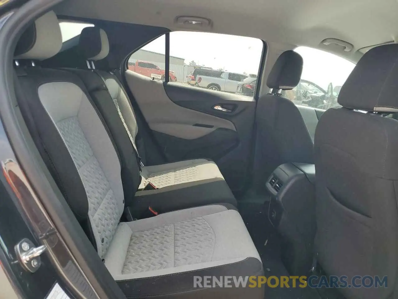 11 Photograph of a damaged car 3GNAXKEV6NS195061 CHEVROLET EQUINOX 2022