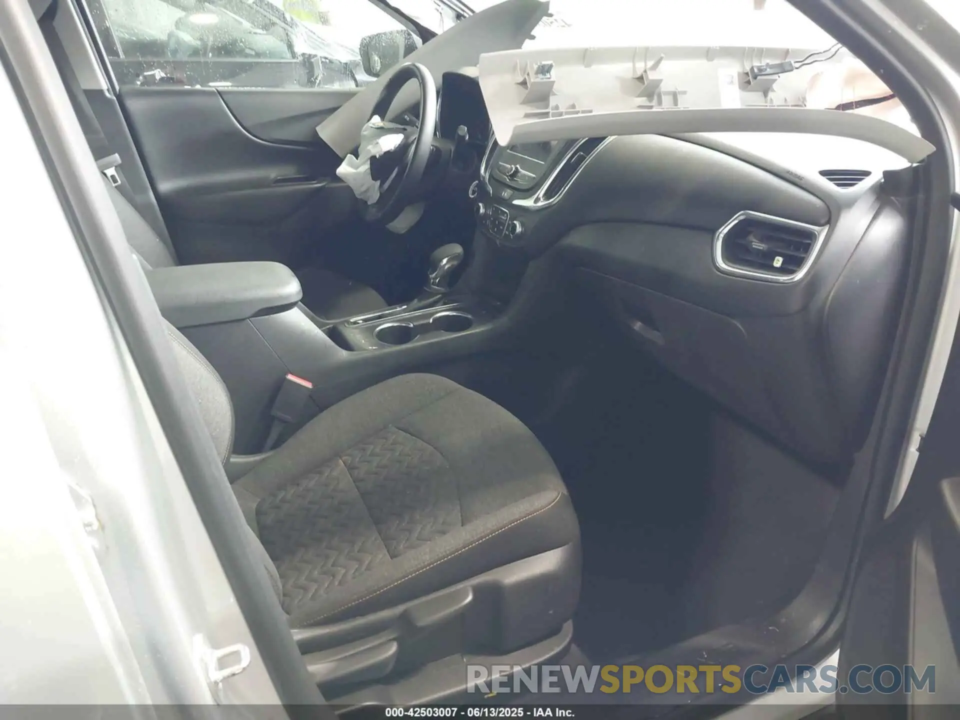 5 Photograph of a damaged car 3GNAXKEV7NL211312 CHEVROLET EQUINOX 2022