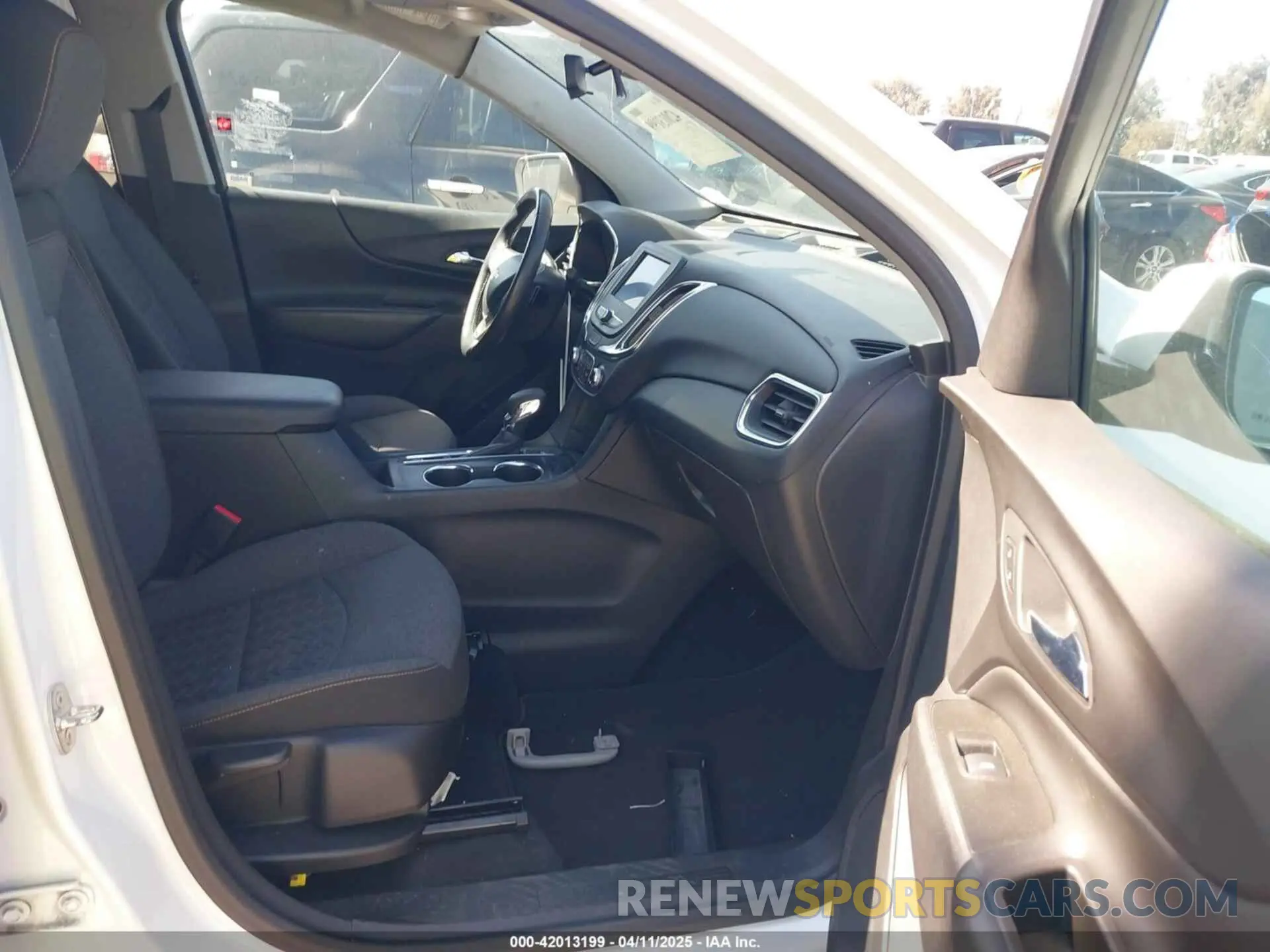 5 Photograph of a damaged car 3GNAXKEV8NL106777 CHEVROLET EQUINOX 2022
