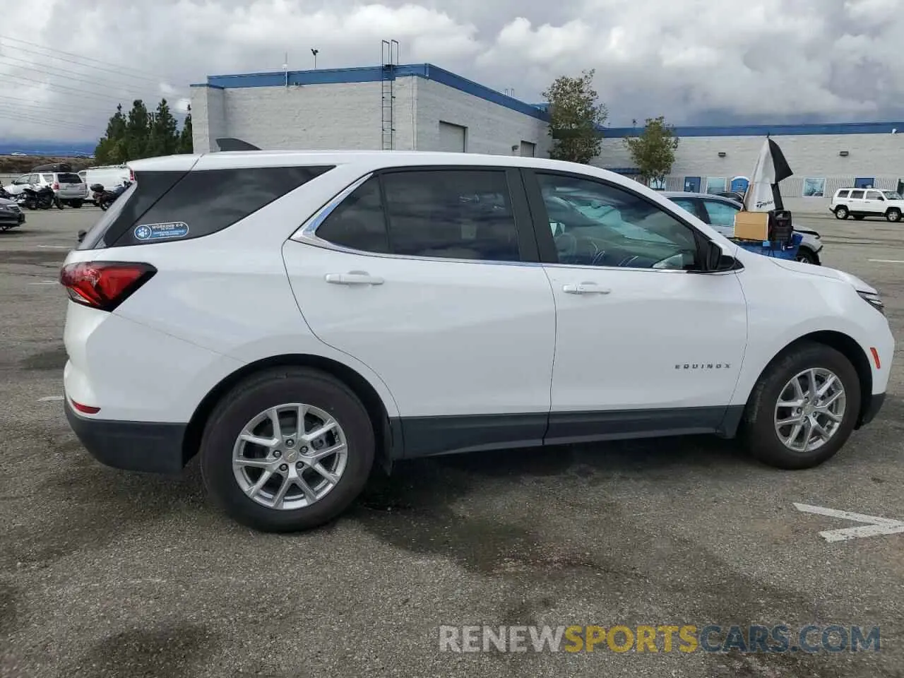 3 Photograph of a damaged car 3GNAXKEV8NL195184 CHEVROLET EQUINOX 2022