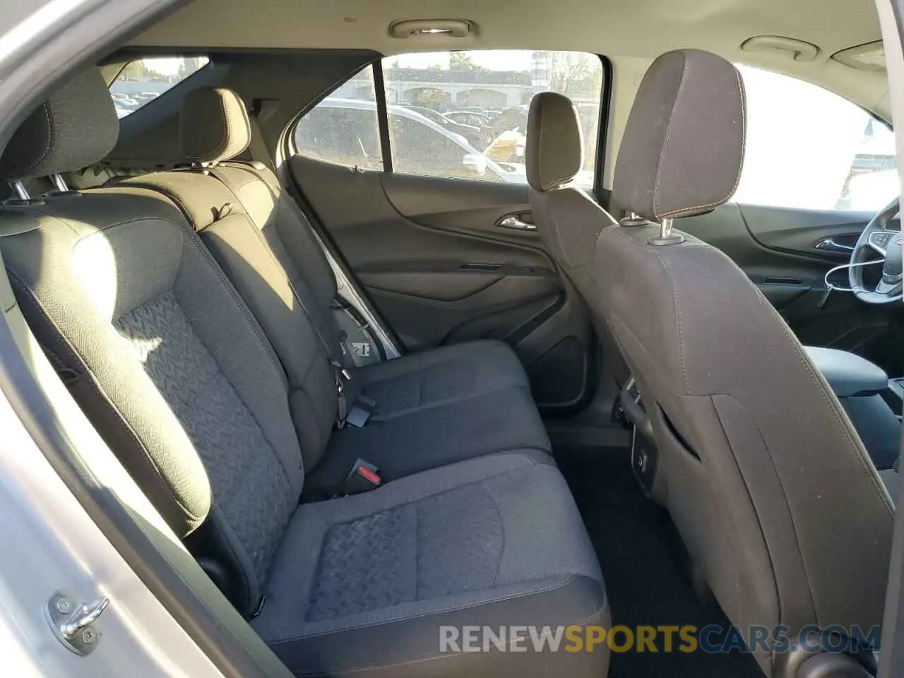 10 Photograph of a damaged car 3GNAXKEV8NL223842 CHEVROLET EQUINOX 2022