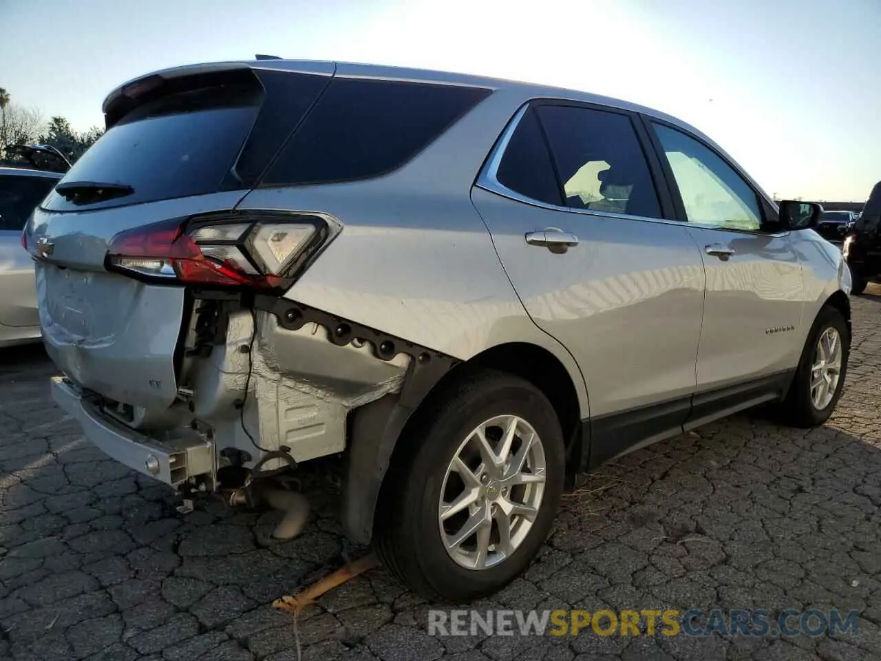 3 Photograph of a damaged car 3GNAXKEV8NL223842 CHEVROLET EQUINOX 2022