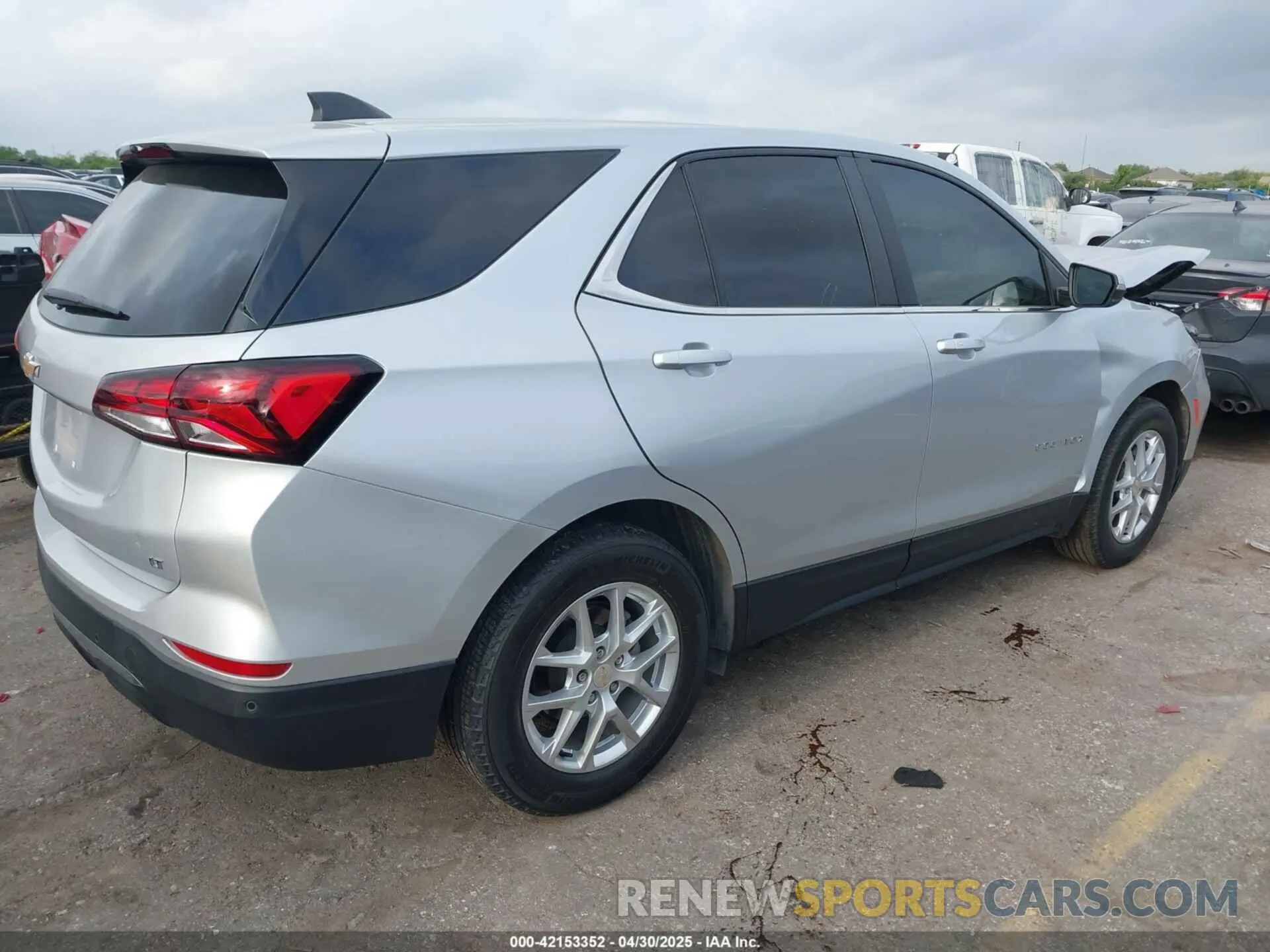 4 Фотография поврежденного автомобиля 3GNAXKEV9NL268398 CHEVROLET EQUINOX 2022