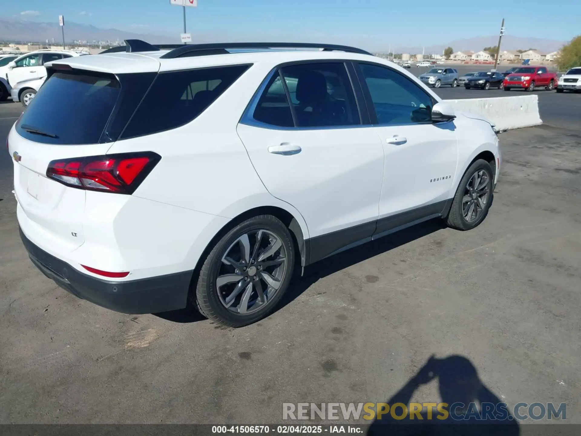 4 Фотография поврежденного автомобиля 3GNAXKEVXNL232896 CHEVROLET EQUINOX 2022