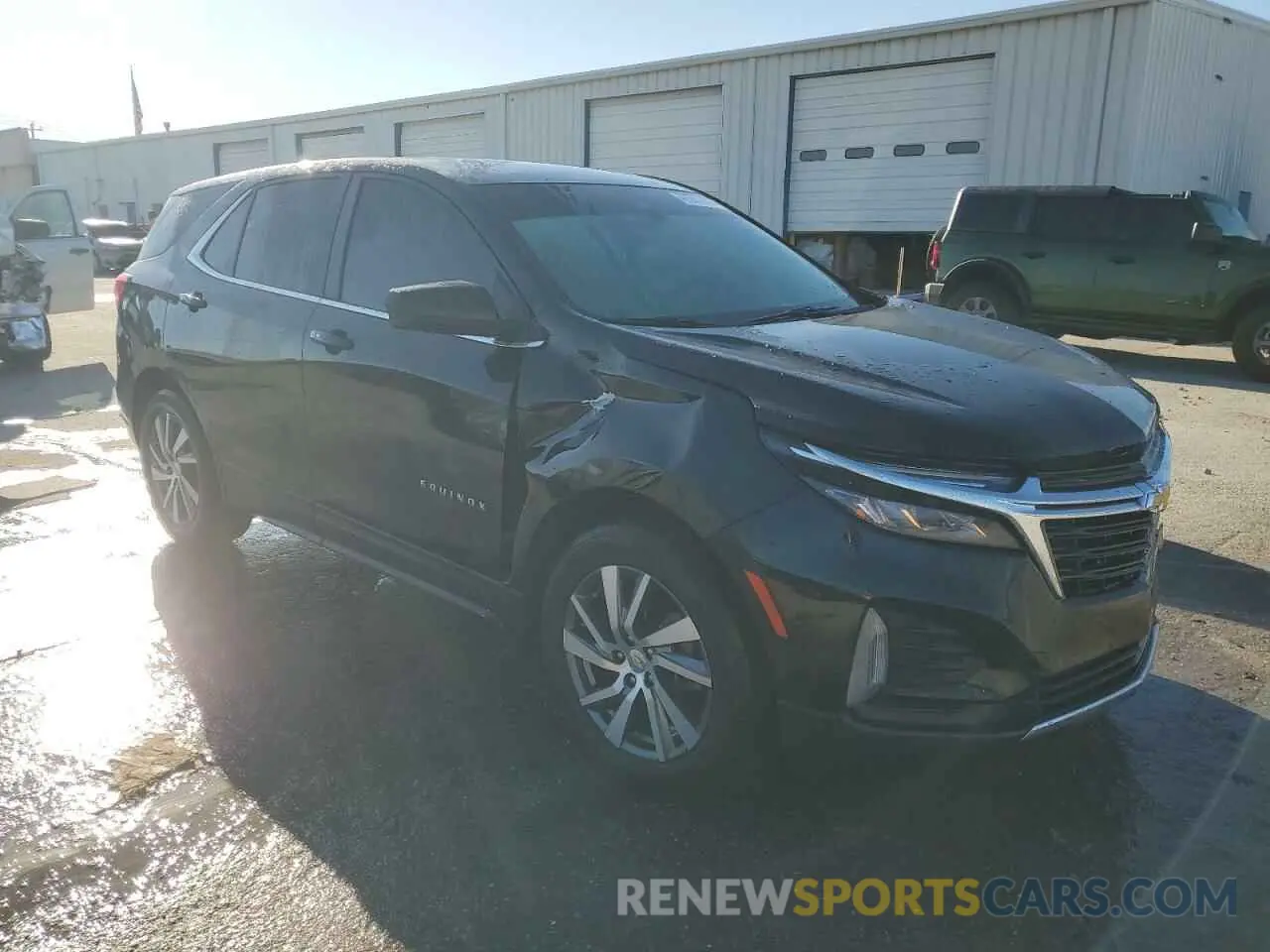 4 Photograph of a damaged car 3GNAXKEVXNL242859 CHEVROLET EQUINOX 2022