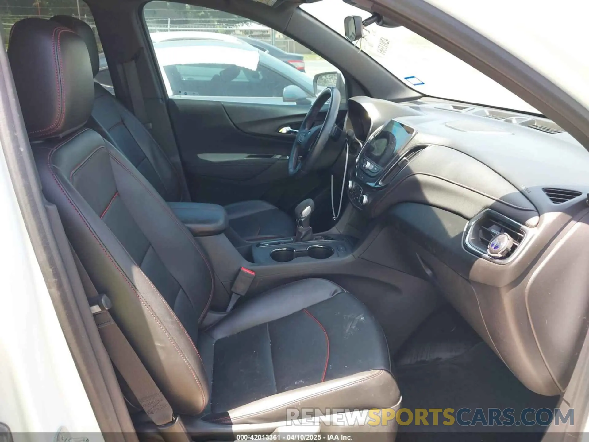 5 Photograph of a damaged car 3GNAXMEV0NS100568 CHEVROLET EQUINOX 2022