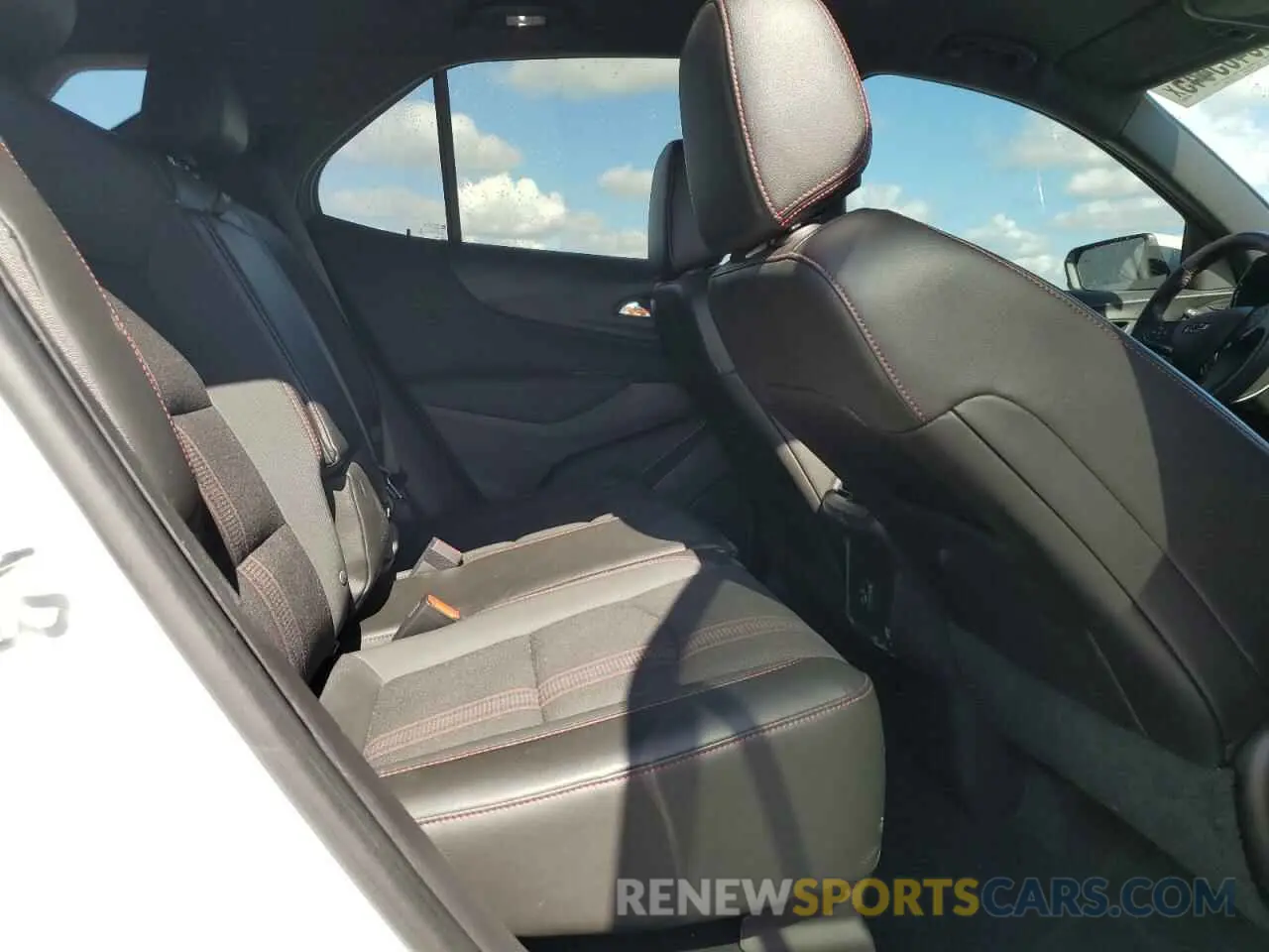 11 Photograph of a damaged car 3GNAXMEV5NS116345 CHEVROLET EQUINOX 2022