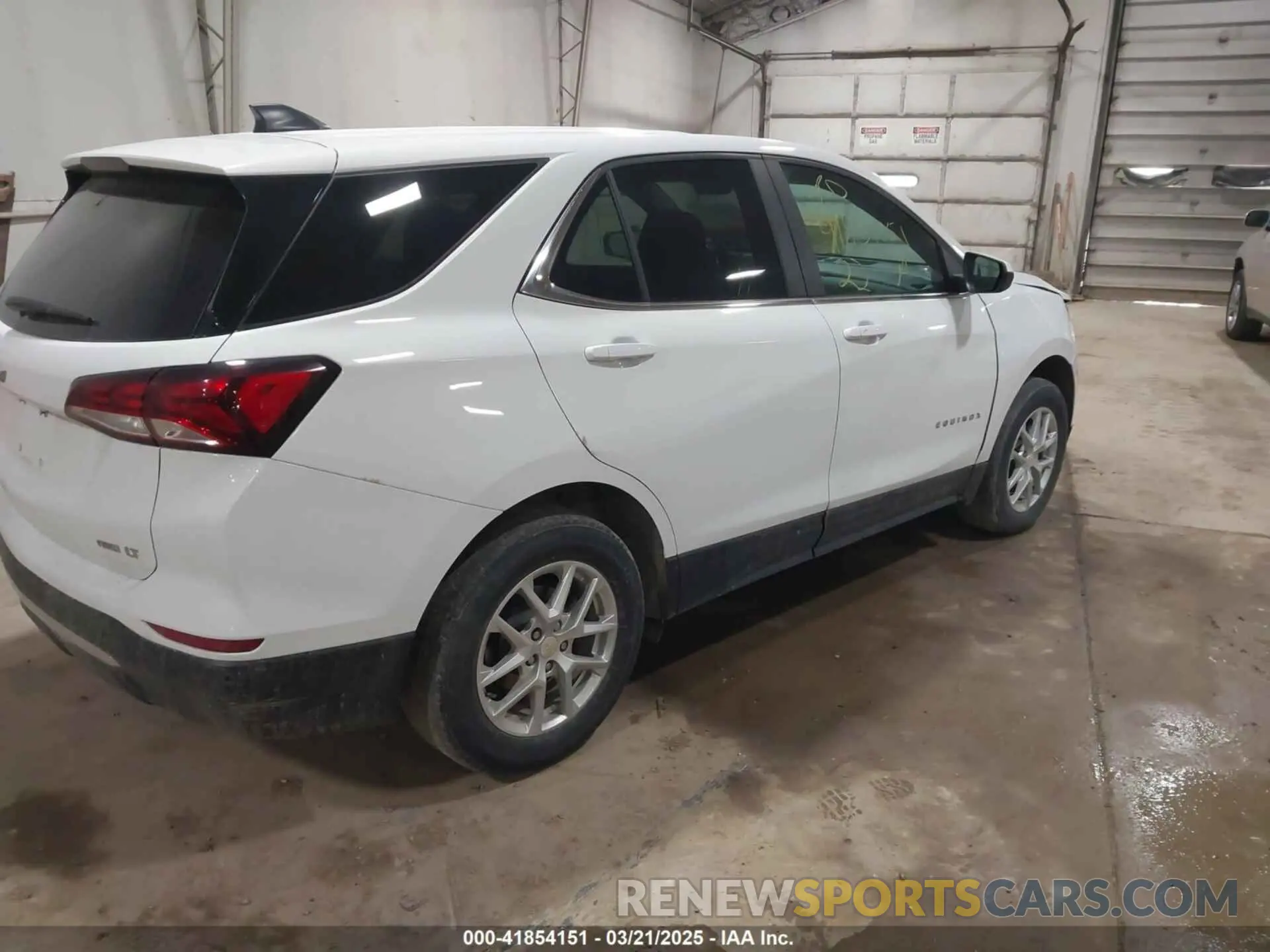 4 Photograph of a damaged car 3GNAXUEV0NS222198 CHEVROLET EQUINOX 2022