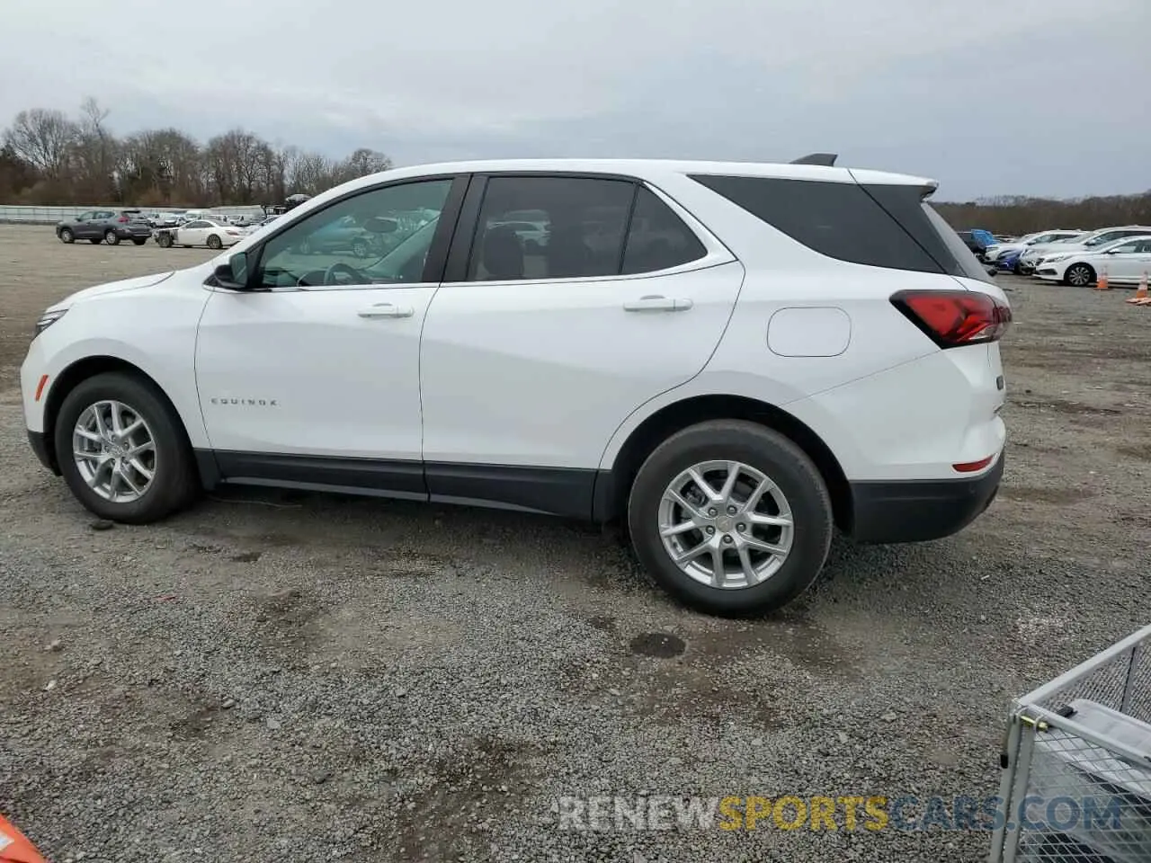2 Photograph of a damaged car 3GNAXUEV1NL116711 CHEVROLET EQUINOX 2022