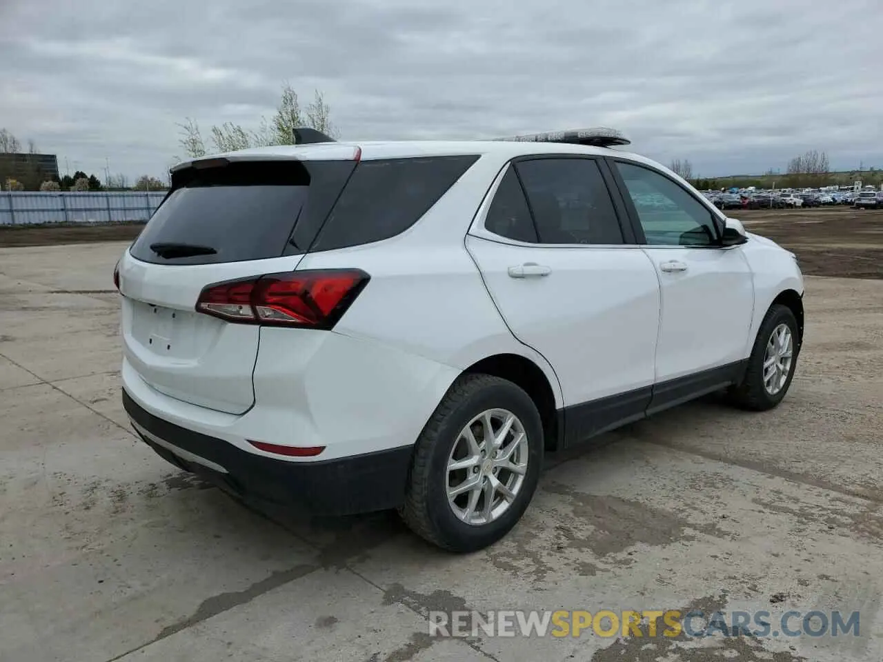 3 Photograph of a damaged car 3GNAXUEV1NL261313 CHEVROLET EQUINOX 2022