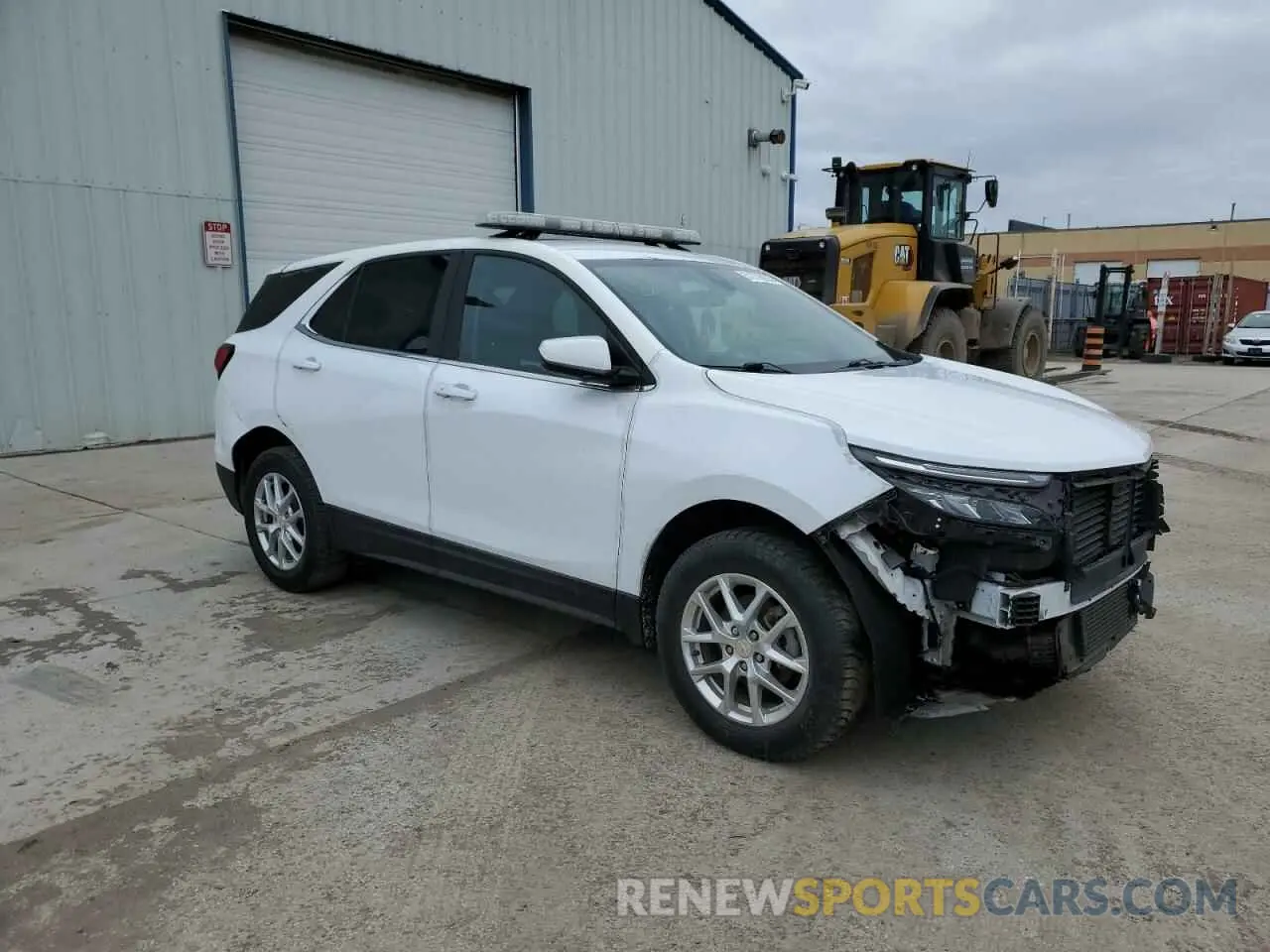 4 Photograph of a damaged car 3GNAXUEV1NL261313 CHEVROLET EQUINOX 2022