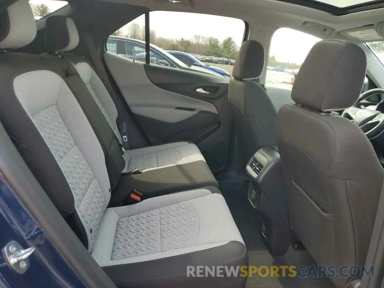 11 Photograph of a damaged car 3GNAXUEV1NS204261 CHEVROLET EQUINOX 2022