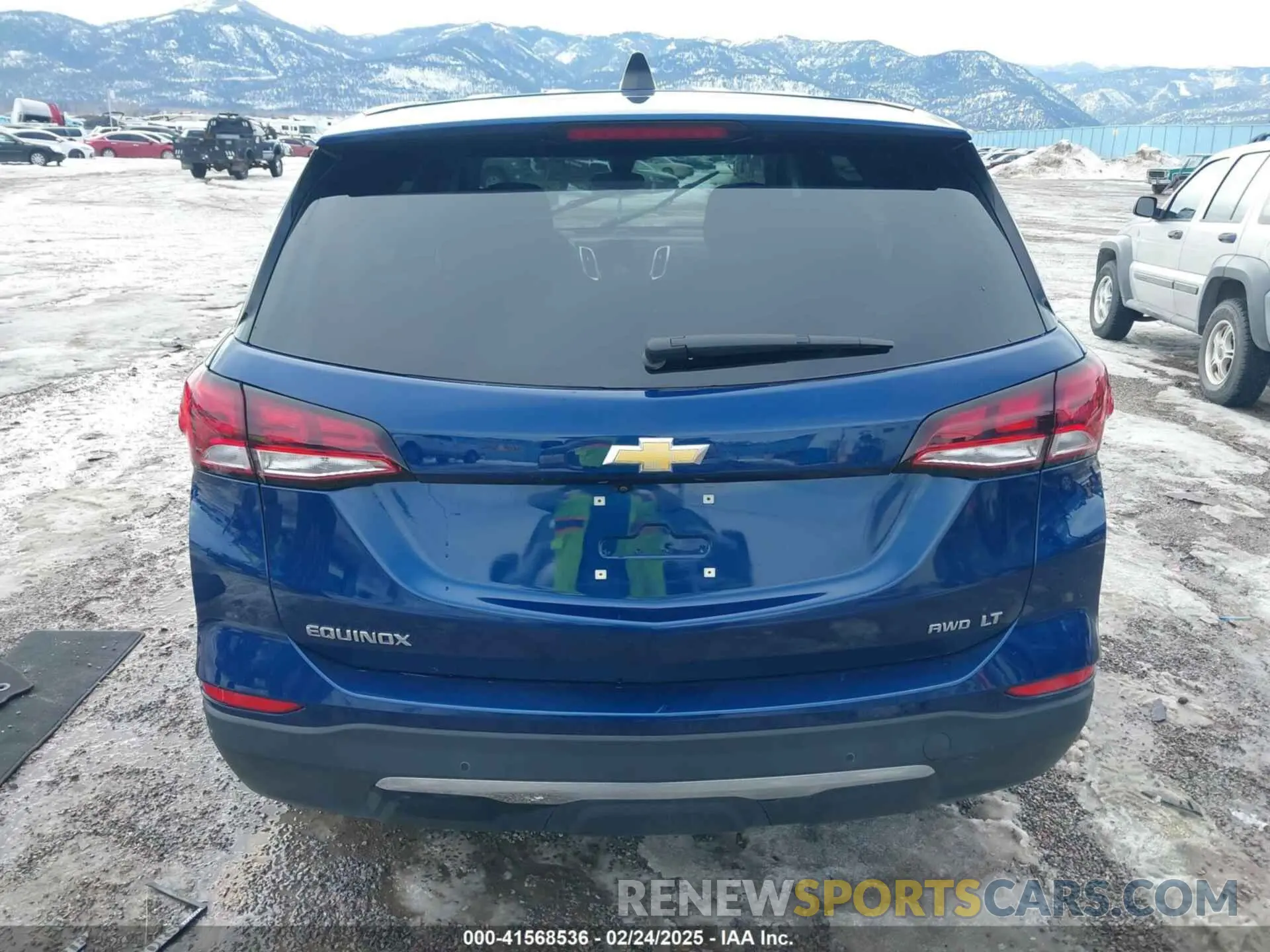 17 Photograph of a damaged car 3GNAXUEV1NS222176 CHEVROLET EQUINOX 2022