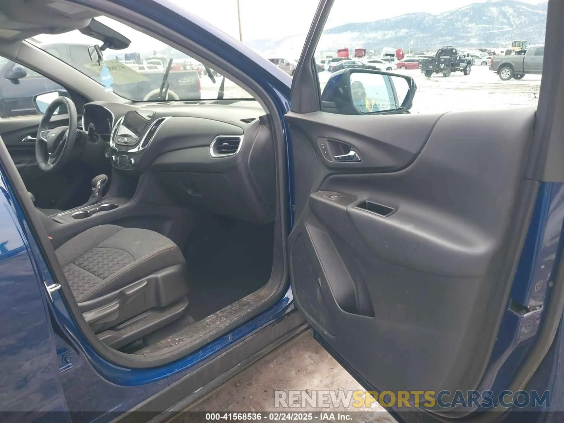 5 Photograph of a damaged car 3GNAXUEV1NS222176 CHEVROLET EQUINOX 2022