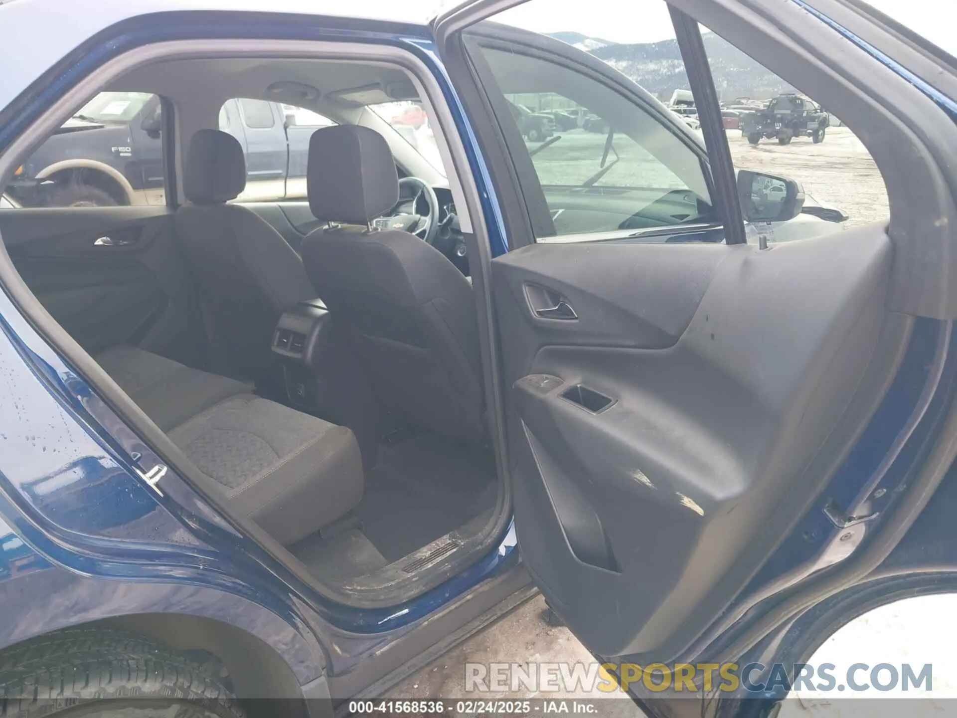 8 Photograph of a damaged car 3GNAXUEV1NS222176 CHEVROLET EQUINOX 2022