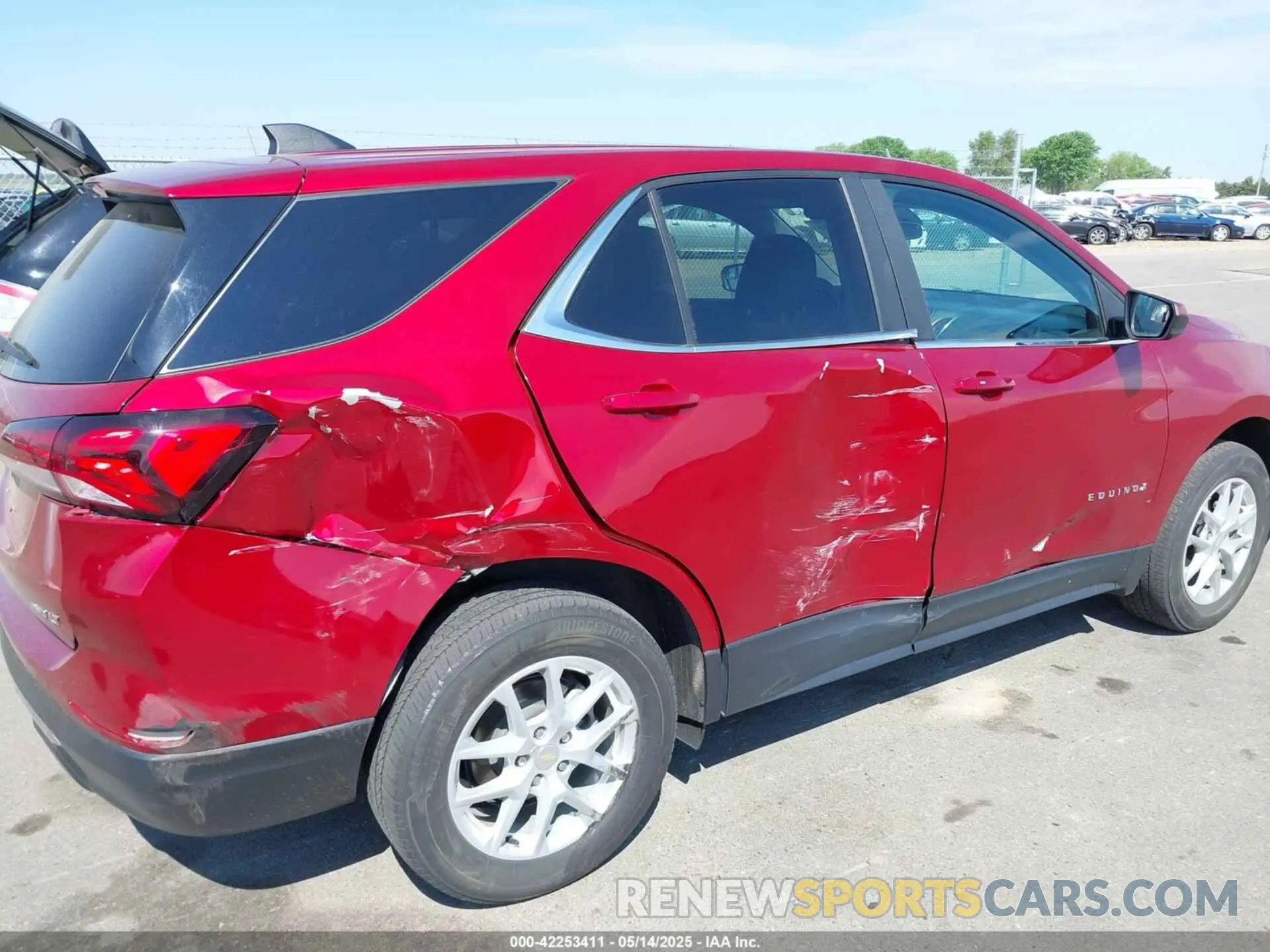 6 Photograph of a damaged car 3GNAXUEV2NL141035 CHEVROLET EQUINOX 2022