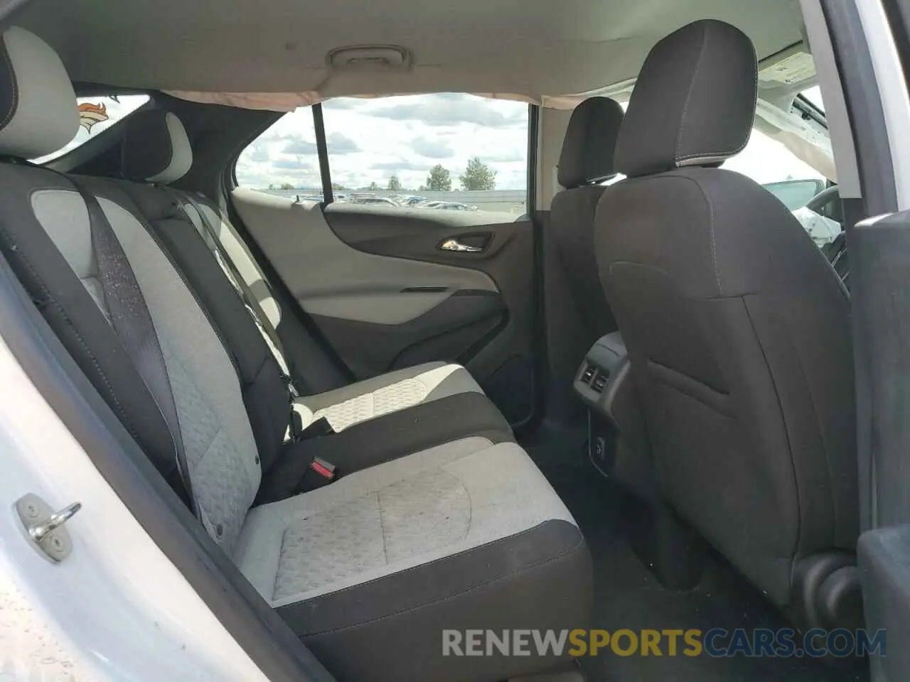 11 Photograph of a damaged car 3GNAXUEV2NL182166 CHEVROLET EQUINOX 2022