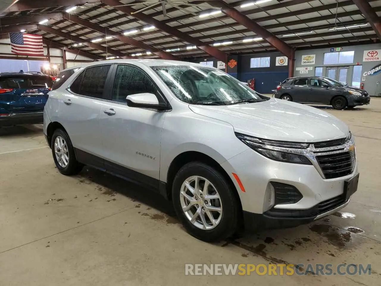4 Photograph of a damaged car 3GNAXUEV2NL215747 CHEVROLET EQUINOX 2022