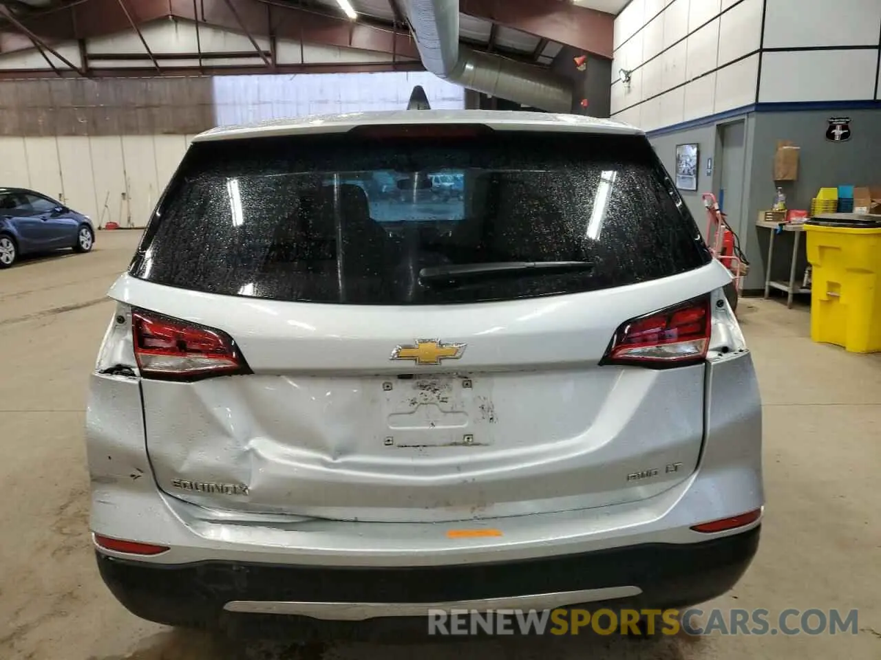 6 Photograph of a damaged car 3GNAXUEV2NL215747 CHEVROLET EQUINOX 2022