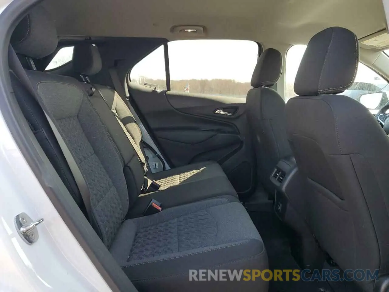 11 Photograph of a damaged car 3GNAXUEV2NL226635 CHEVROLET EQUINOX 2022