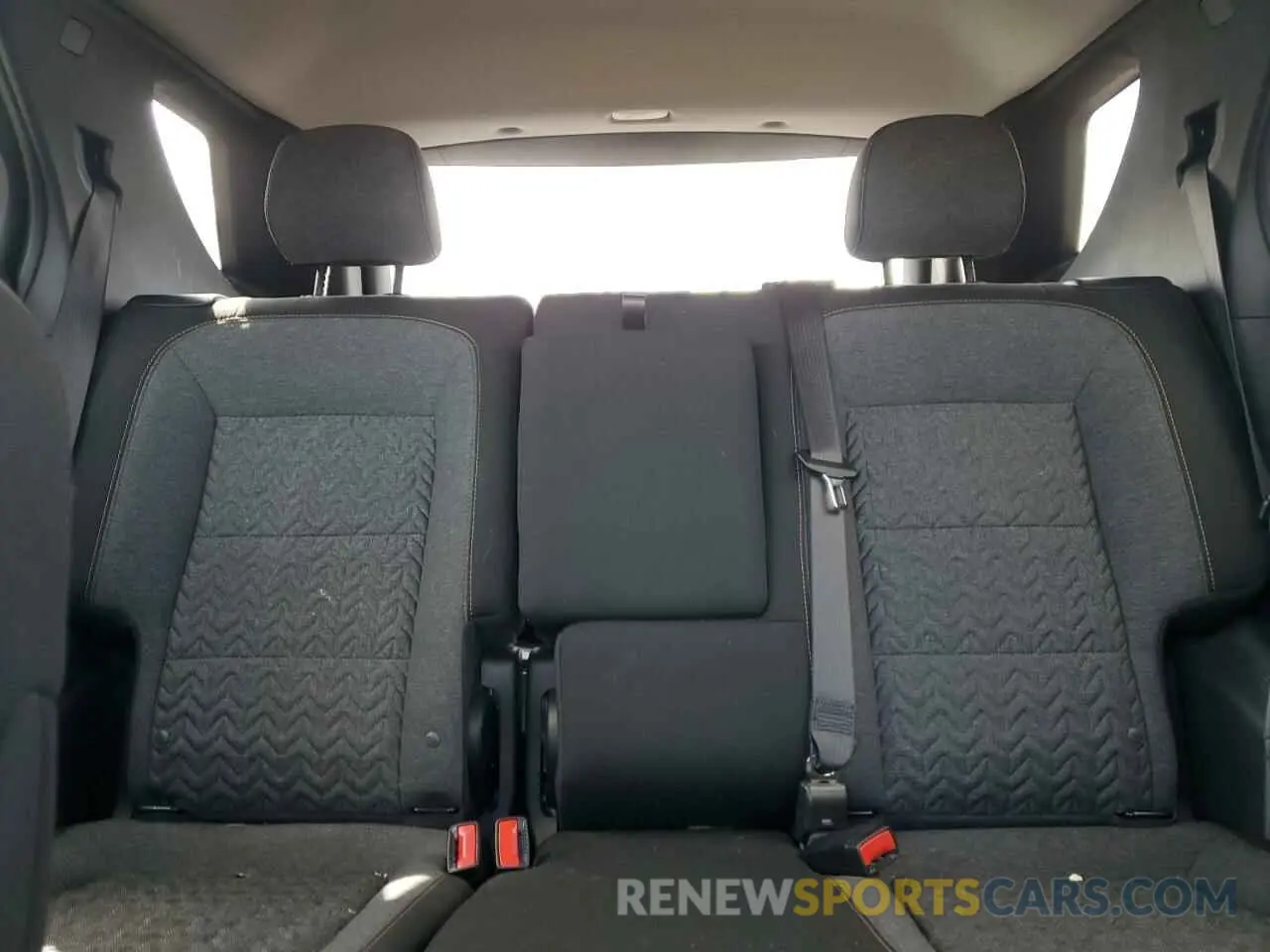 10 Photograph of a damaged car 3GNAXUEV2NL313886 CHEVROLET EQUINOX 2022