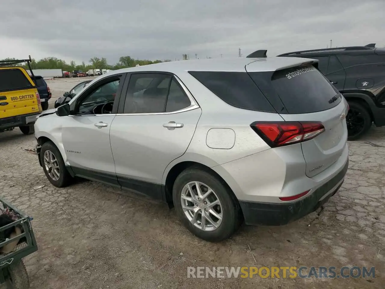 2 Photograph of a damaged car 3GNAXUEV3NL105158 CHEVROLET EQUINOX 2022