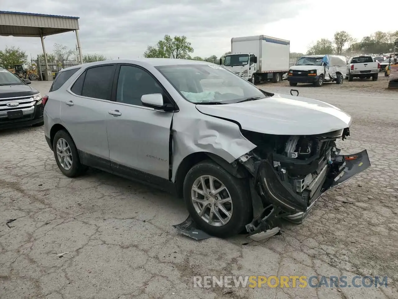 4 Photograph of a damaged car 3GNAXUEV3NL105158 CHEVROLET EQUINOX 2022