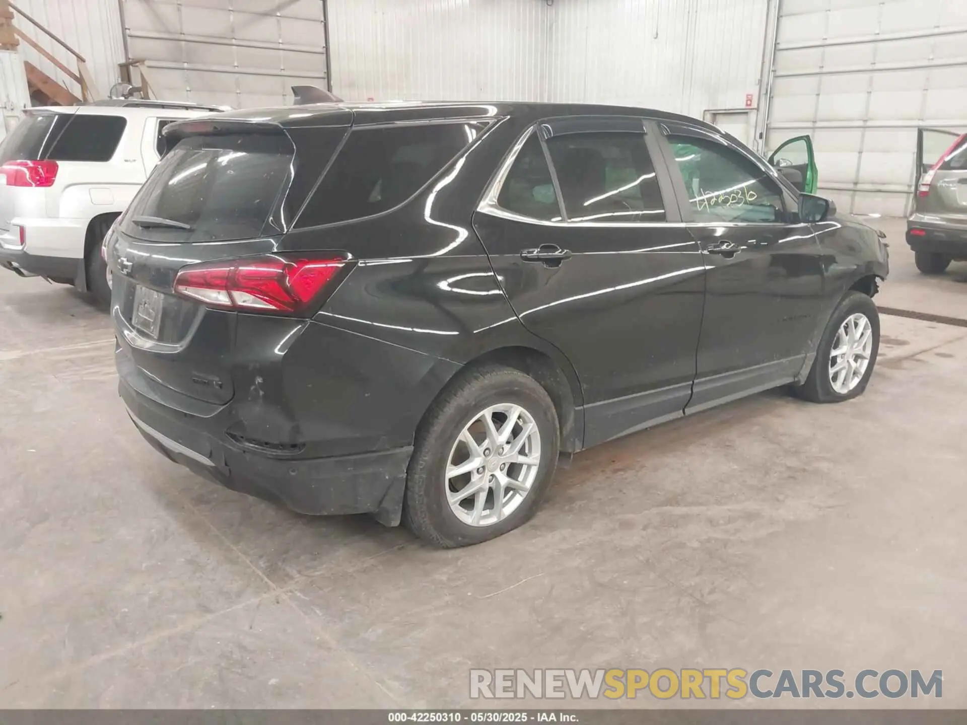 4 Фотография поврежденного автомобиля 3GNAXUEV3NL123790 CHEVROLET EQUINOX 2022