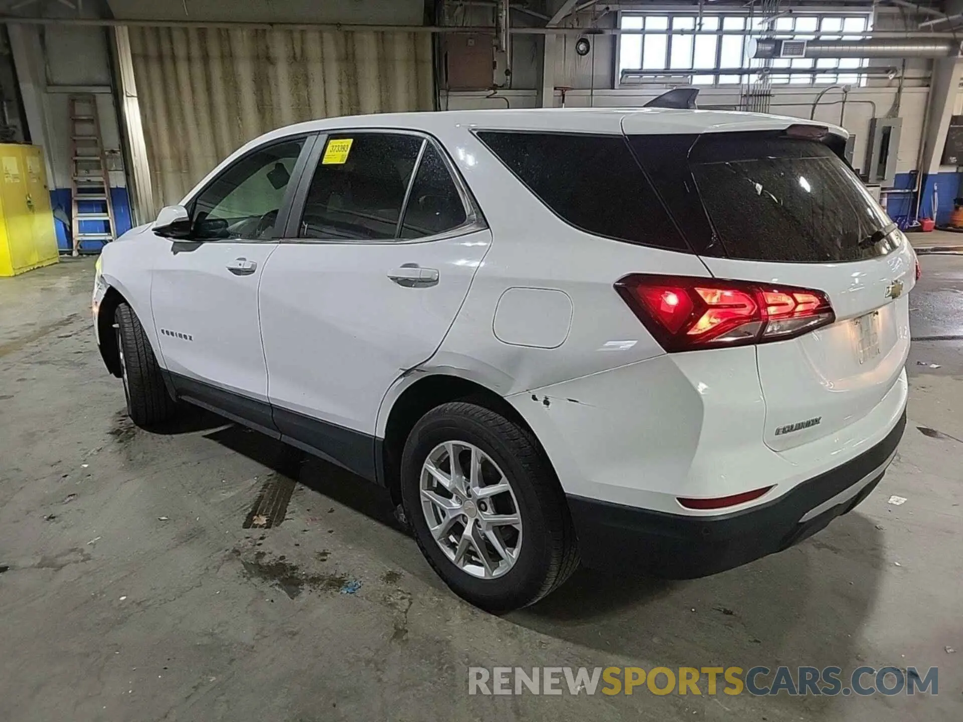 21 Photograph of a damaged car 3GNAXUEV4NL122521 CHEVROLET EQUINOX 2022