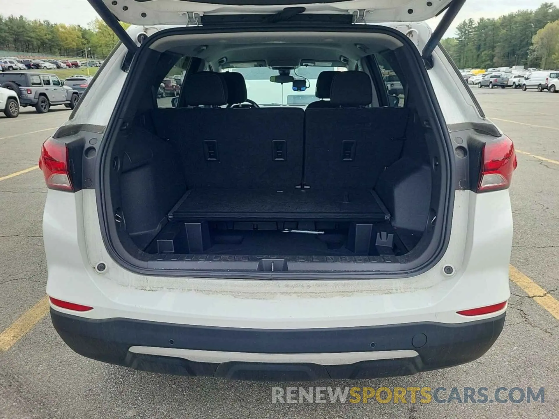 32 Photograph of a damaged car 3GNAXUEV4NL122521 CHEVROLET EQUINOX 2022