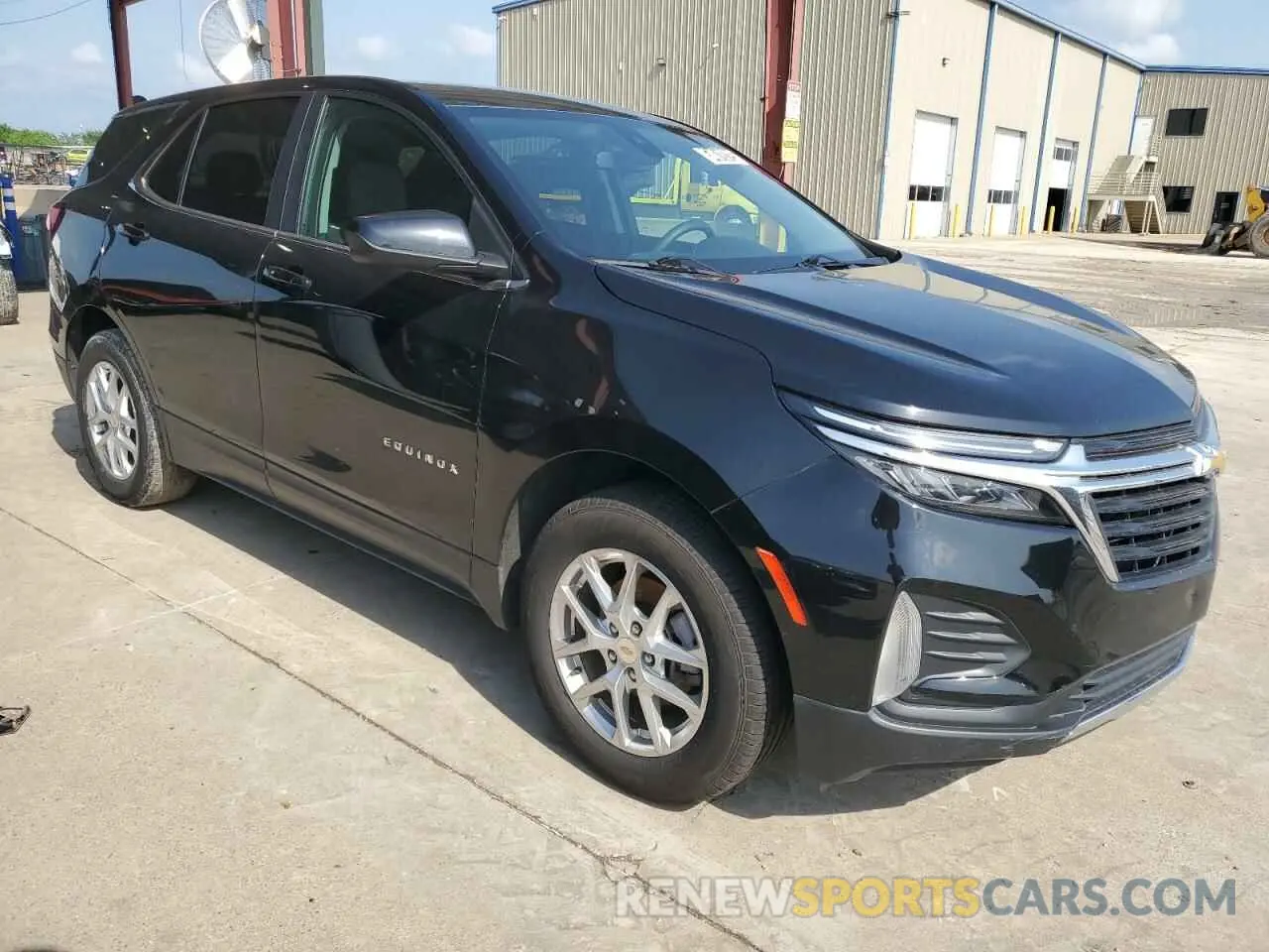 4 Photograph of a damaged car 3GNAXUEV4NL203082 CHEVROLET EQUINOX 2022