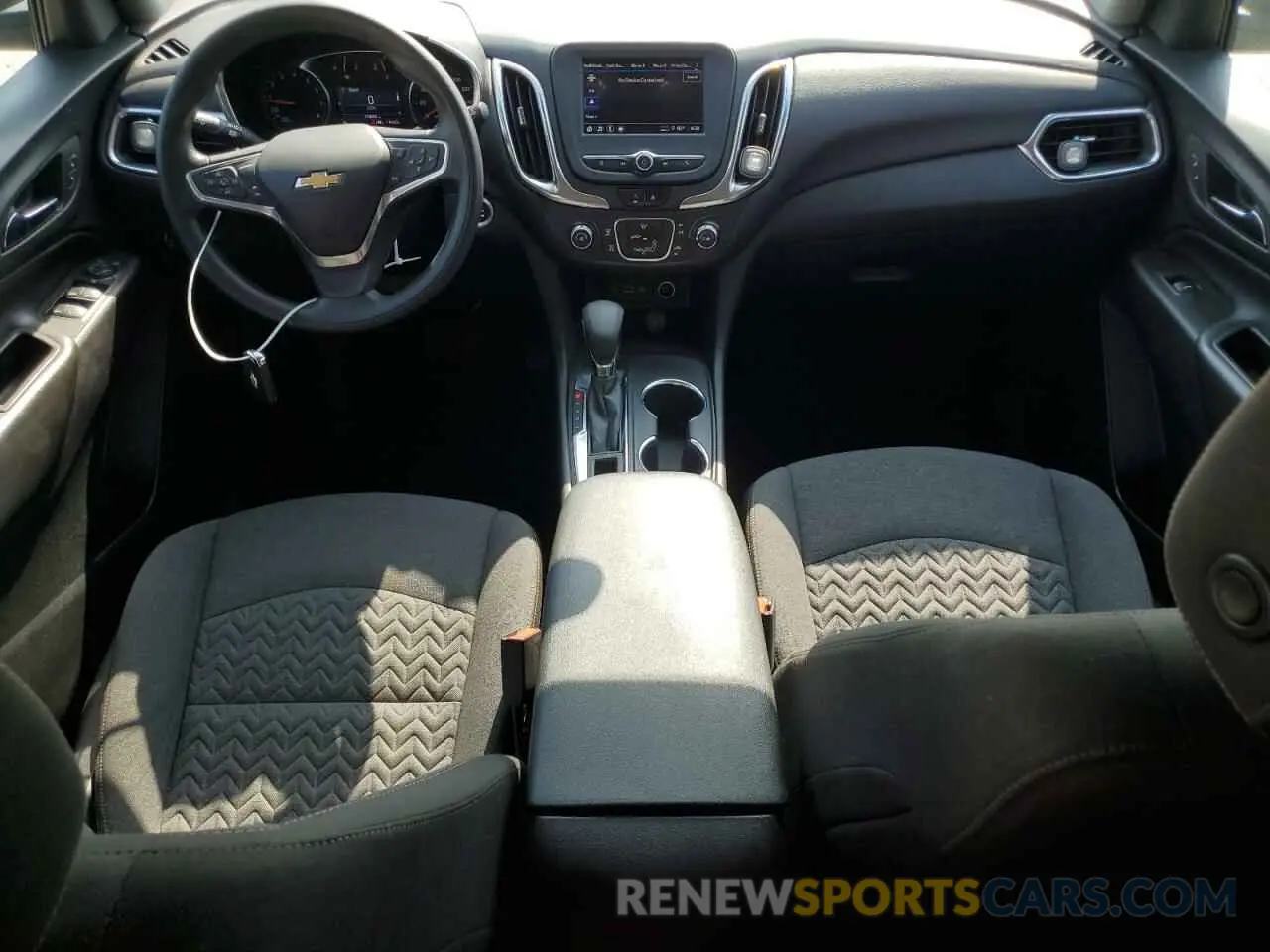8 Photograph of a damaged car 3GNAXUEV4NL203082 CHEVROLET EQUINOX 2022