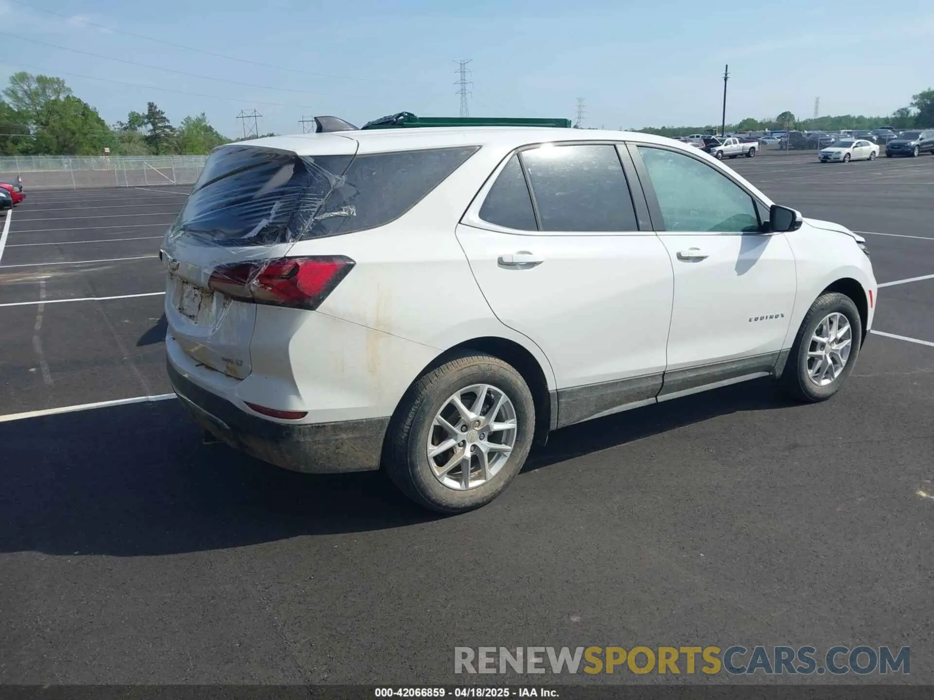 4 Photograph of a damaged car 3GNAXUEV4NL308611 CHEVROLET EQUINOX 2022