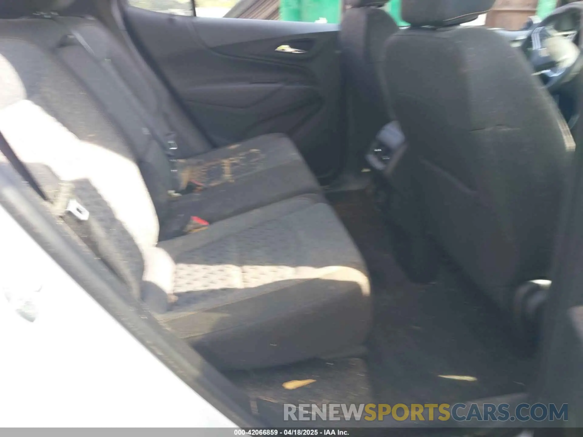 8 Photograph of a damaged car 3GNAXUEV4NL308611 CHEVROLET EQUINOX 2022
