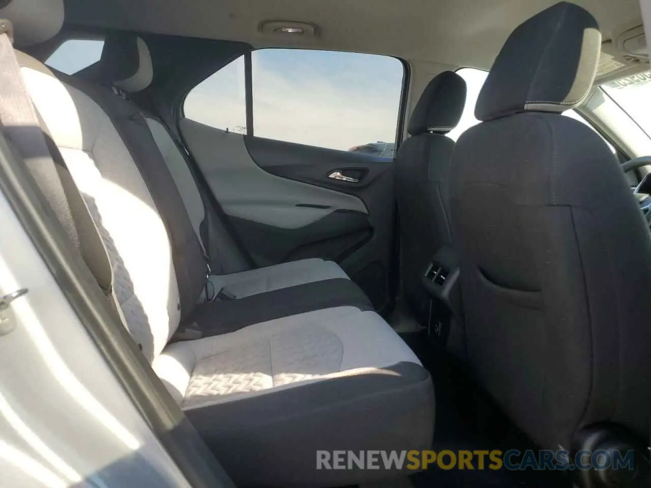 11 Photograph of a damaged car 3GNAXUEV5NL200398 CHEVROLET EQUINOX 2022