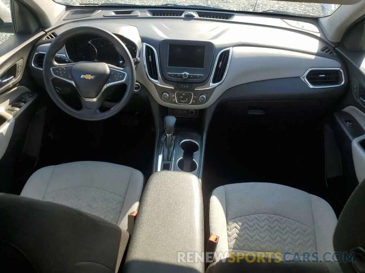 8 Photograph of a damaged car 3GNAXUEV5NL200398 CHEVROLET EQUINOX 2022