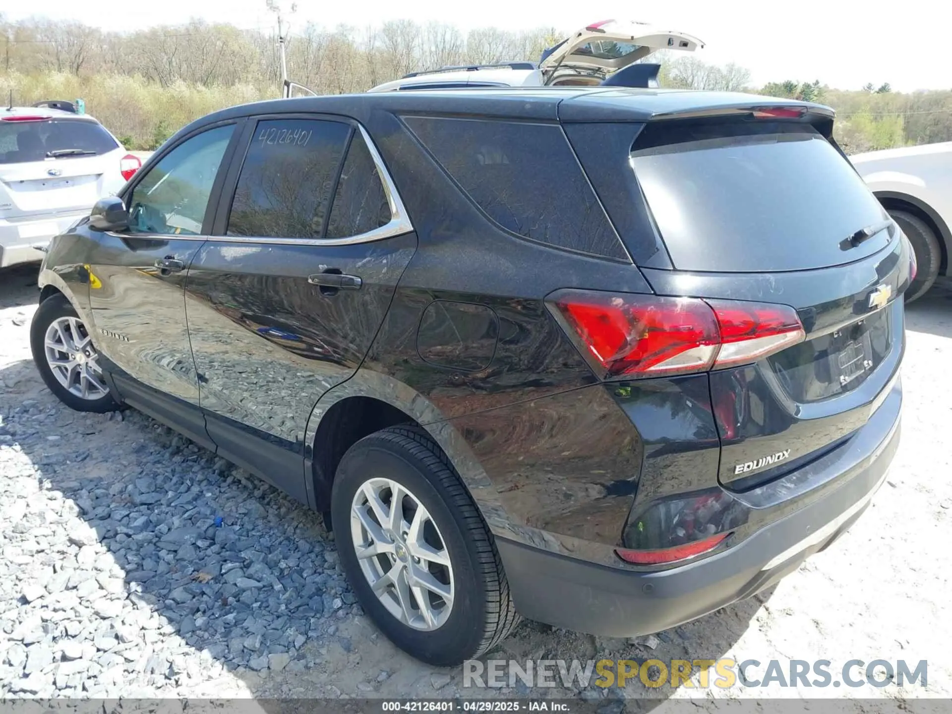 3 Photograph of a damaged car 3GNAXUEV5NL281130 CHEVROLET EQUINOX 2022