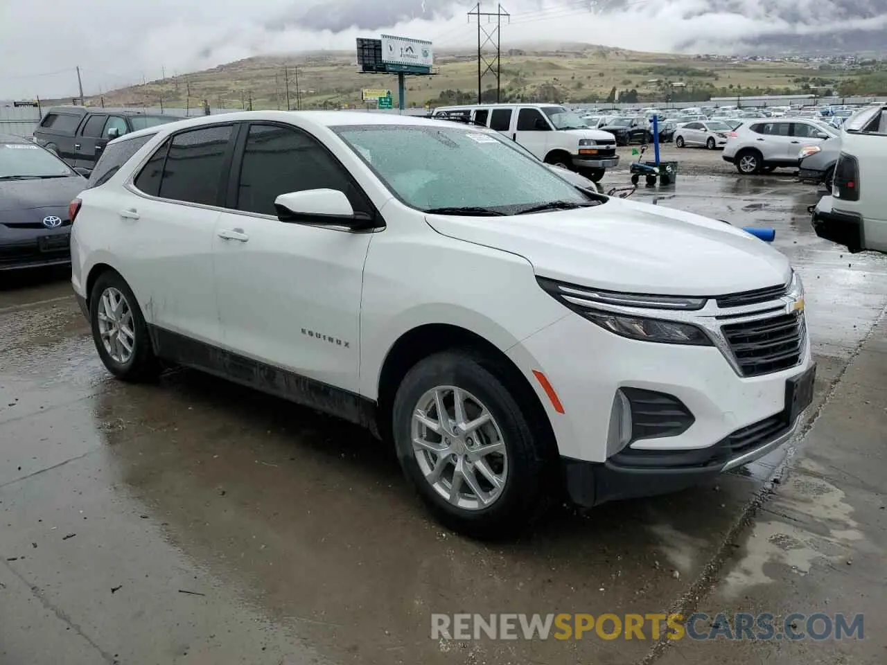 4 Photograph of a damaged car 3GNAXUEV5NS205638 CHEVROLET EQUINOX 2022
