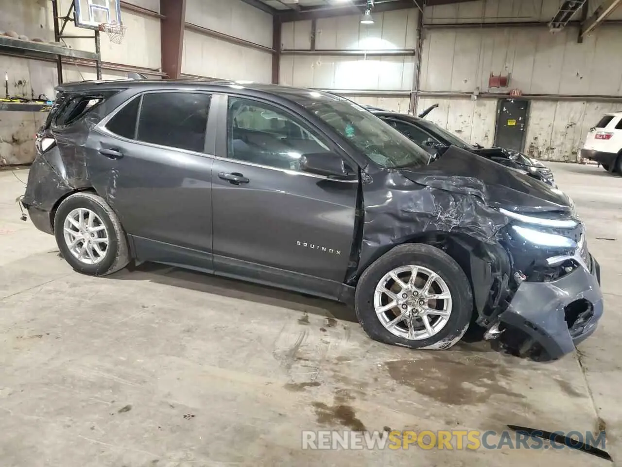 4 Photograph of a damaged car 3GNAXUEV5NS239563 CHEVROLET EQUINOX 2022