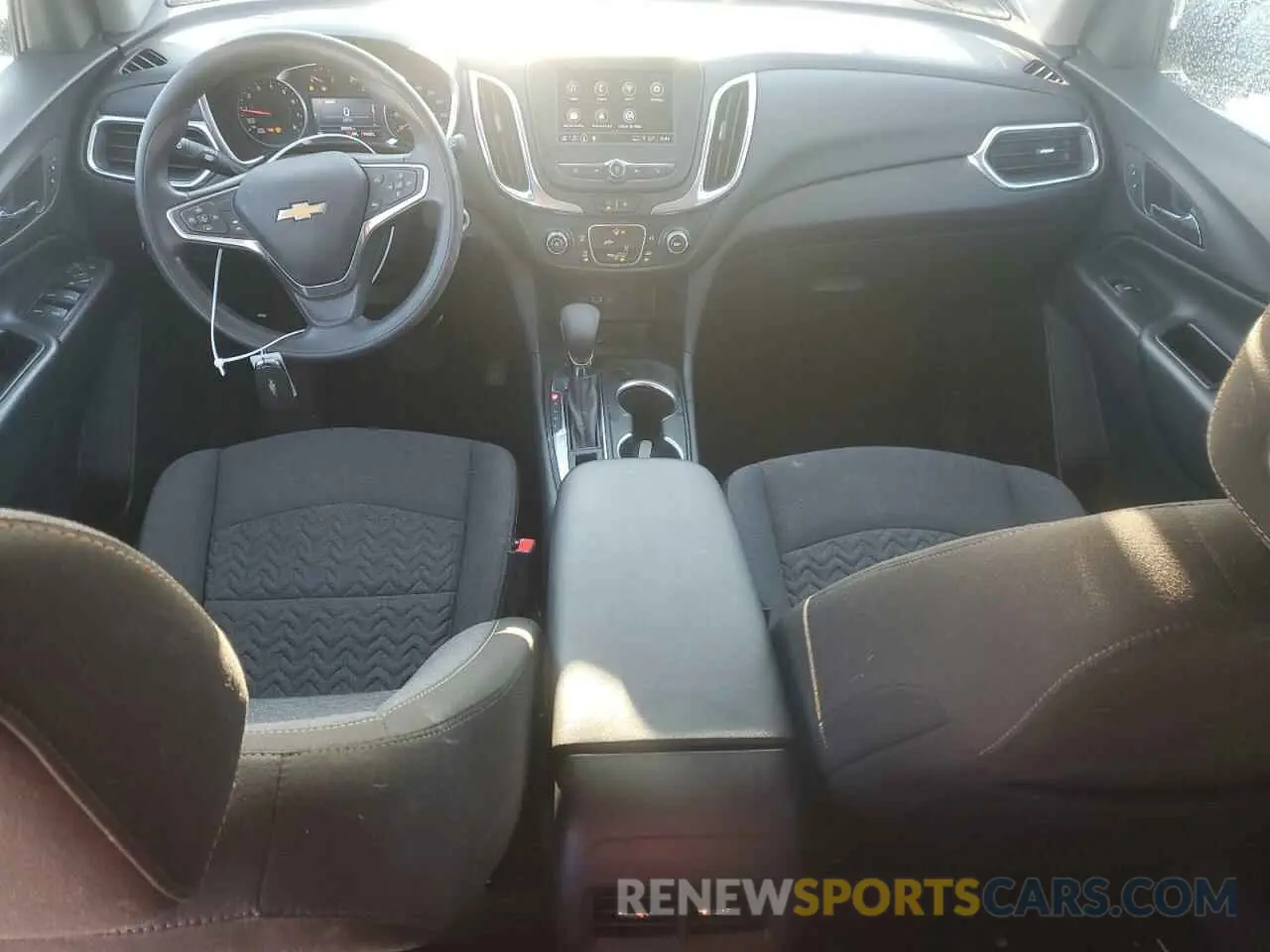 8 Photograph of a damaged car 3GNAXUEV6NL114808 CHEVROLET EQUINOX 2022