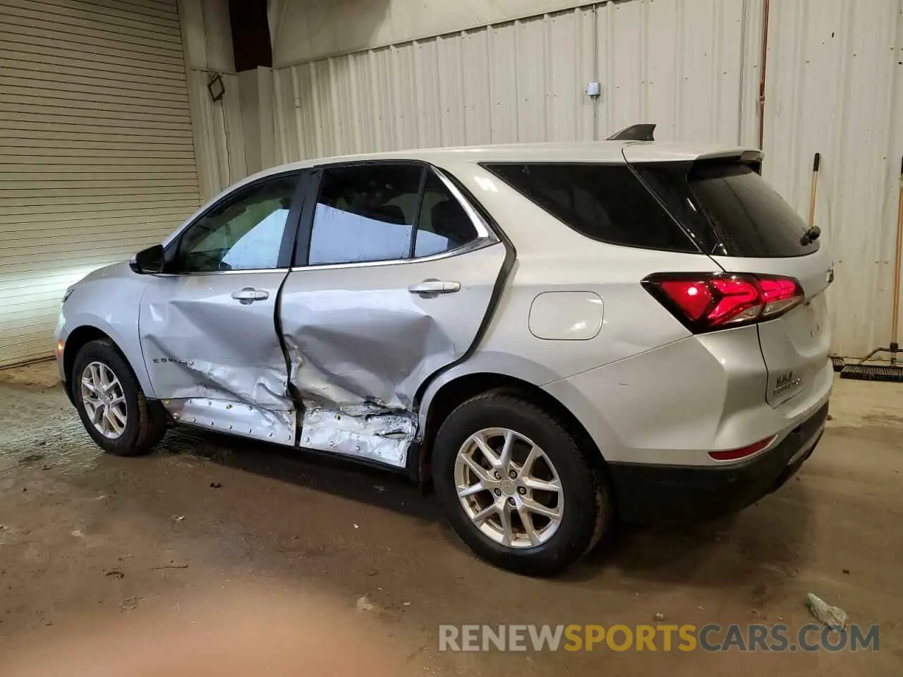 2 Photograph of a damaged car 3GNAXUEV6NL125713 CHEVROLET EQUINOX 2022