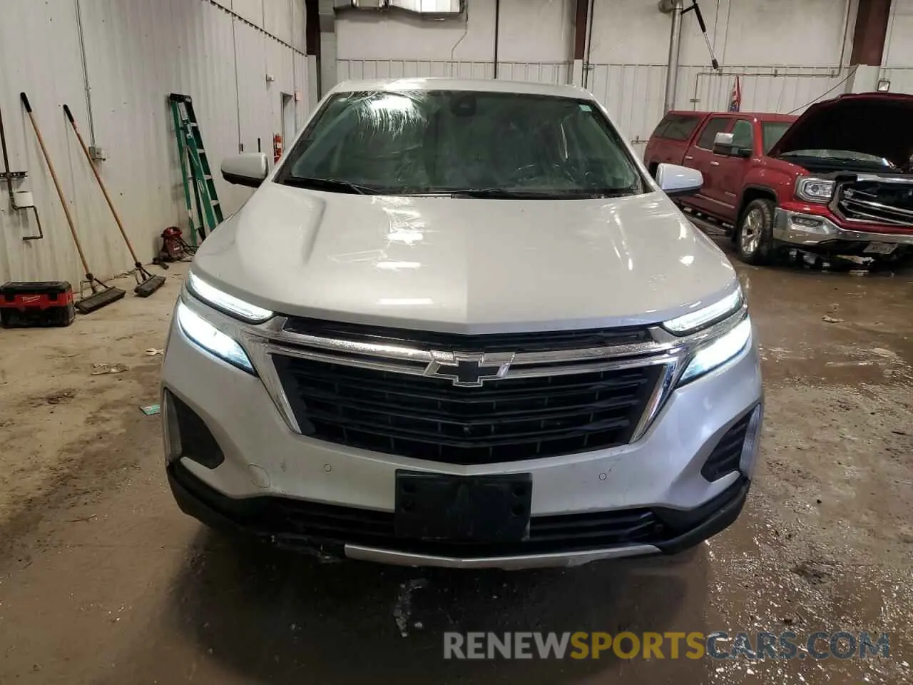 5 Photograph of a damaged car 3GNAXUEV6NL125713 CHEVROLET EQUINOX 2022