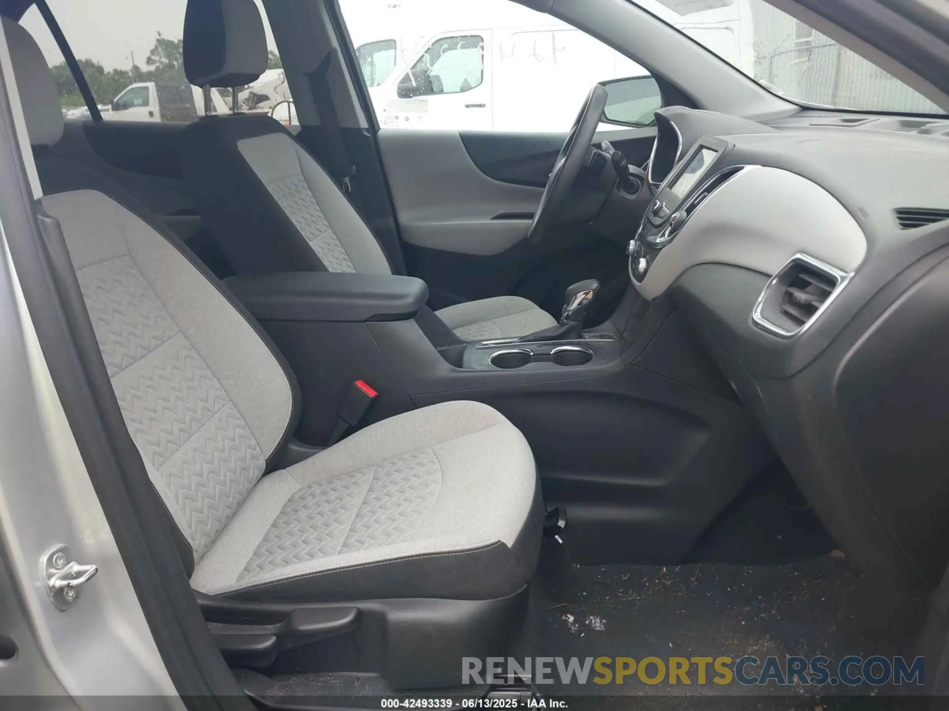 5 Photograph of a damaged car 3GNAXUEV6NL191212 CHEVROLET EQUINOX 2022