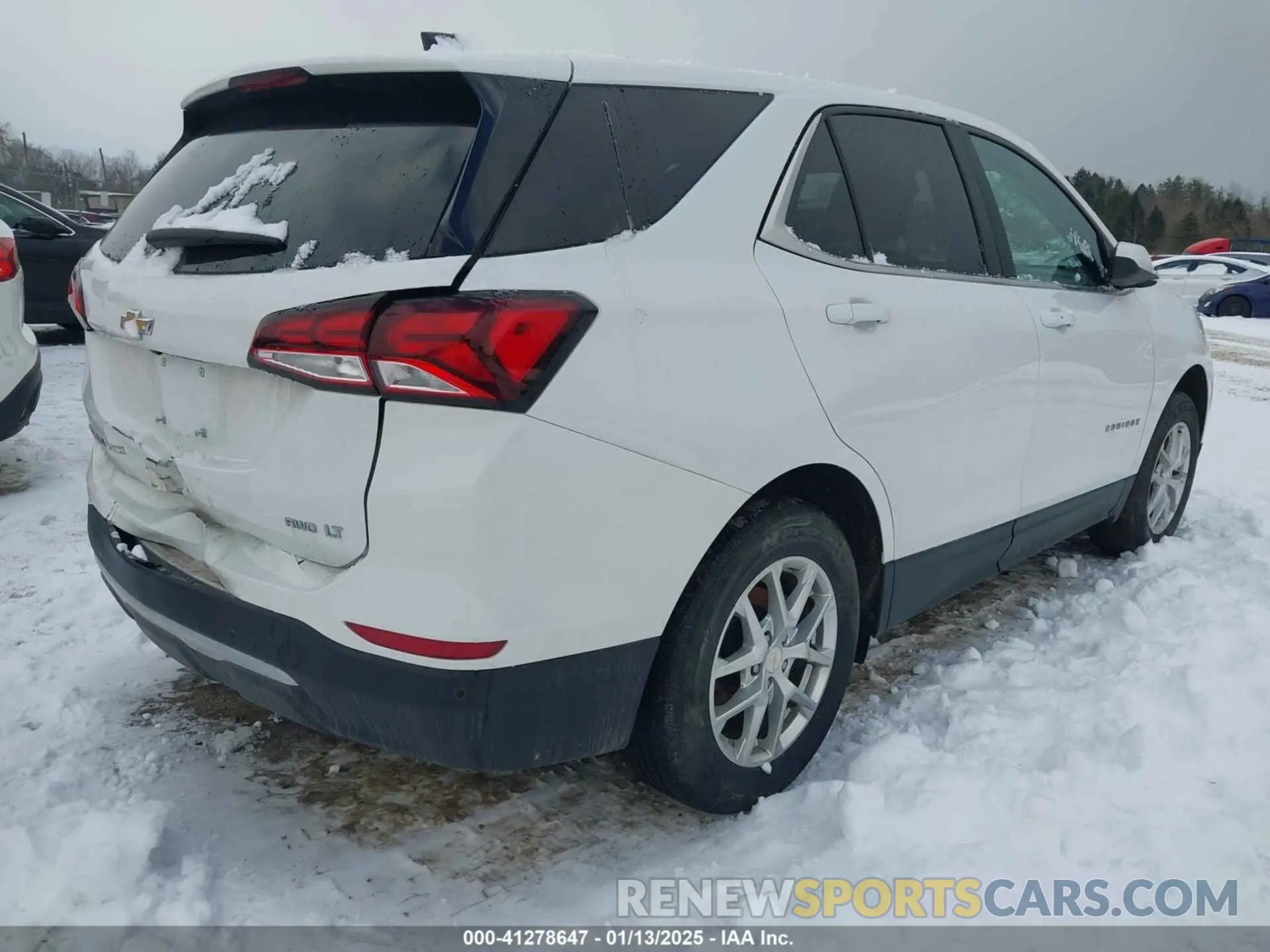 4 Photograph of a damaged car 3GNAXUEV8NL173035 CHEVROLET EQUINOX 2022
