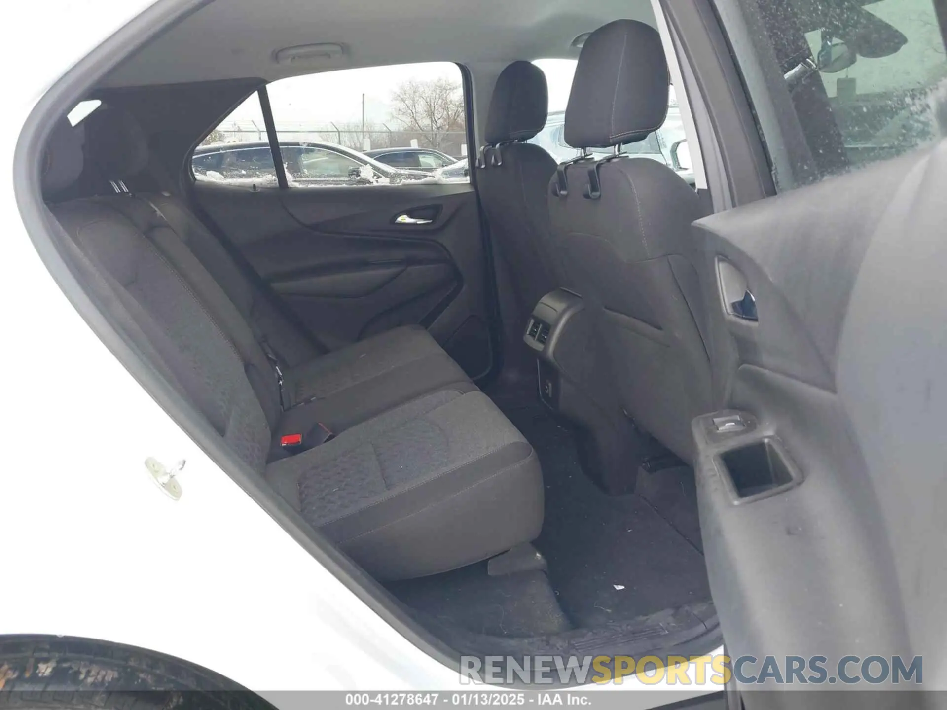 8 Photograph of a damaged car 3GNAXUEV8NL173035 CHEVROLET EQUINOX 2022
