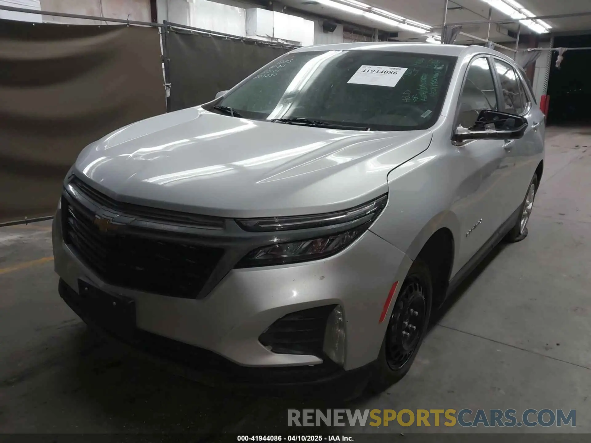2 Photograph of a damaged car 3GNAXUEV8NL178011 CHEVROLET EQUINOX 2022