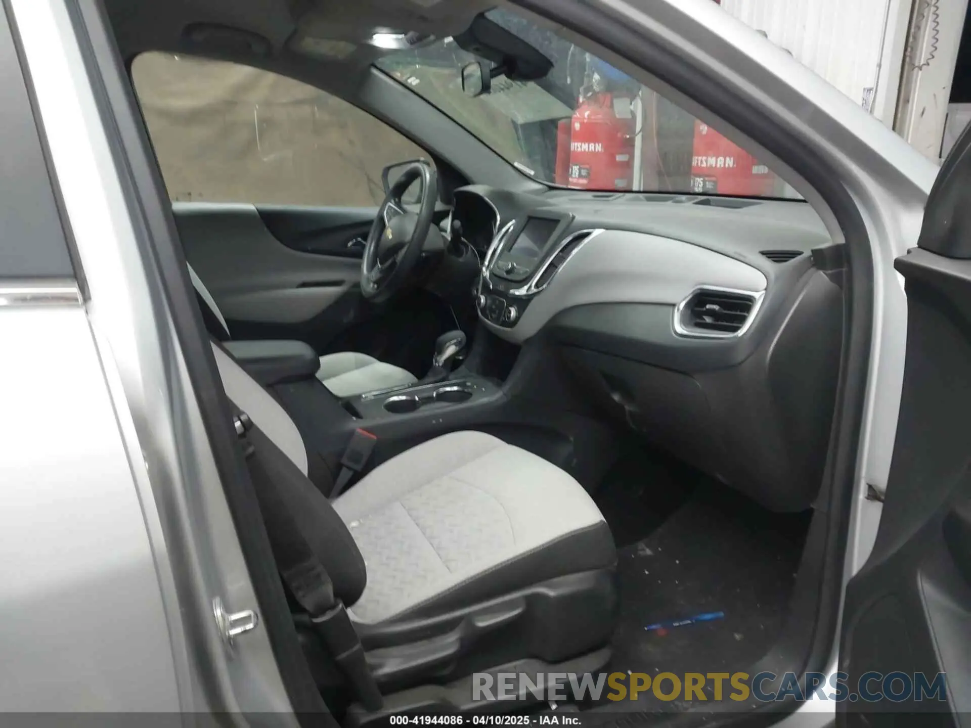 5 Photograph of a damaged car 3GNAXUEV8NL178011 CHEVROLET EQUINOX 2022