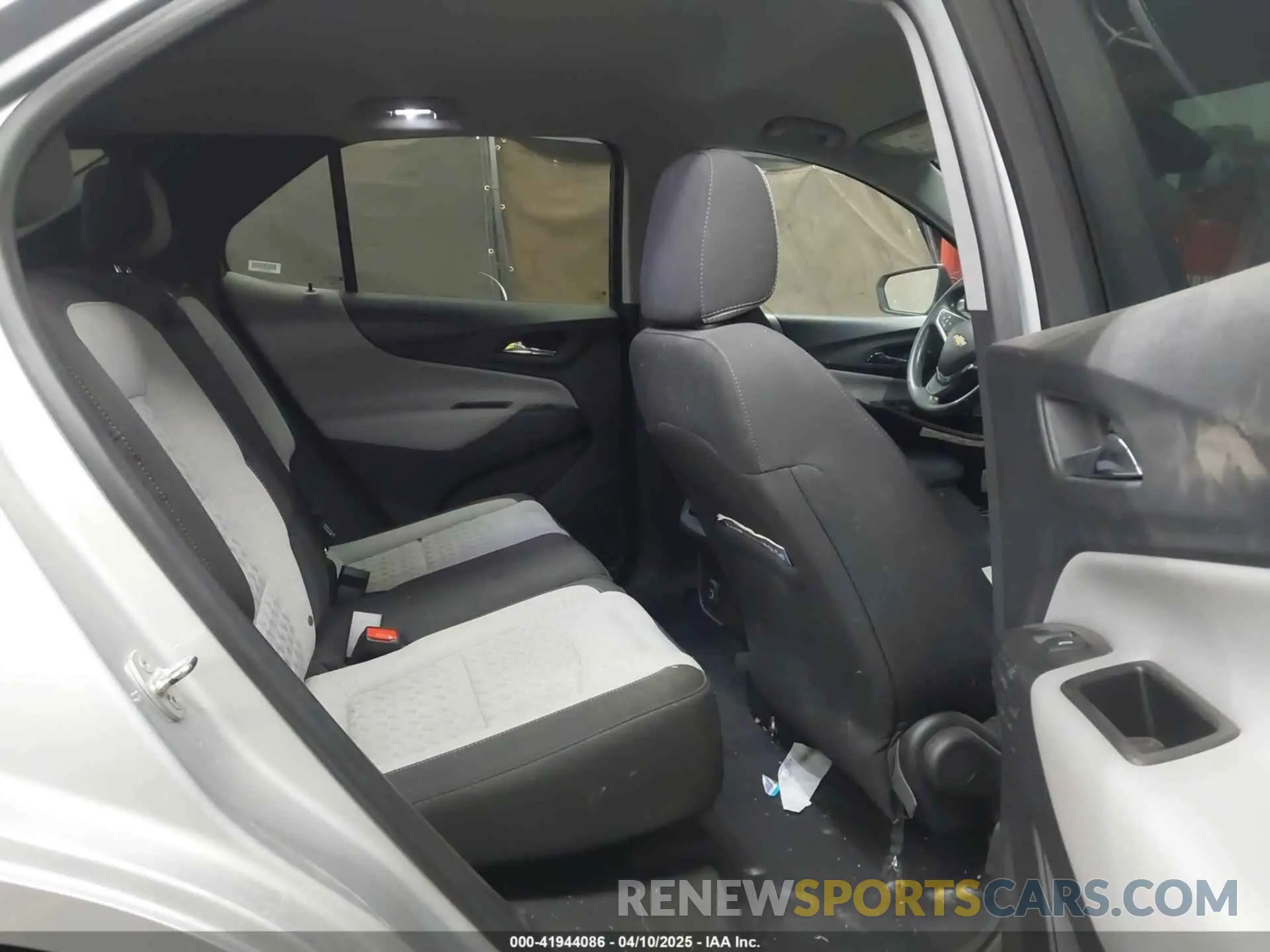 8 Photograph of a damaged car 3GNAXUEV8NL178011 CHEVROLET EQUINOX 2022
