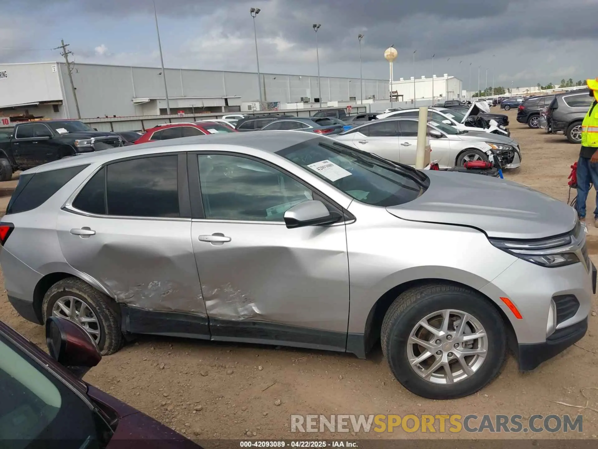 12 Photograph of a damaged car 3GNAXUEV8NL242161 CHEVROLET EQUINOX 2022