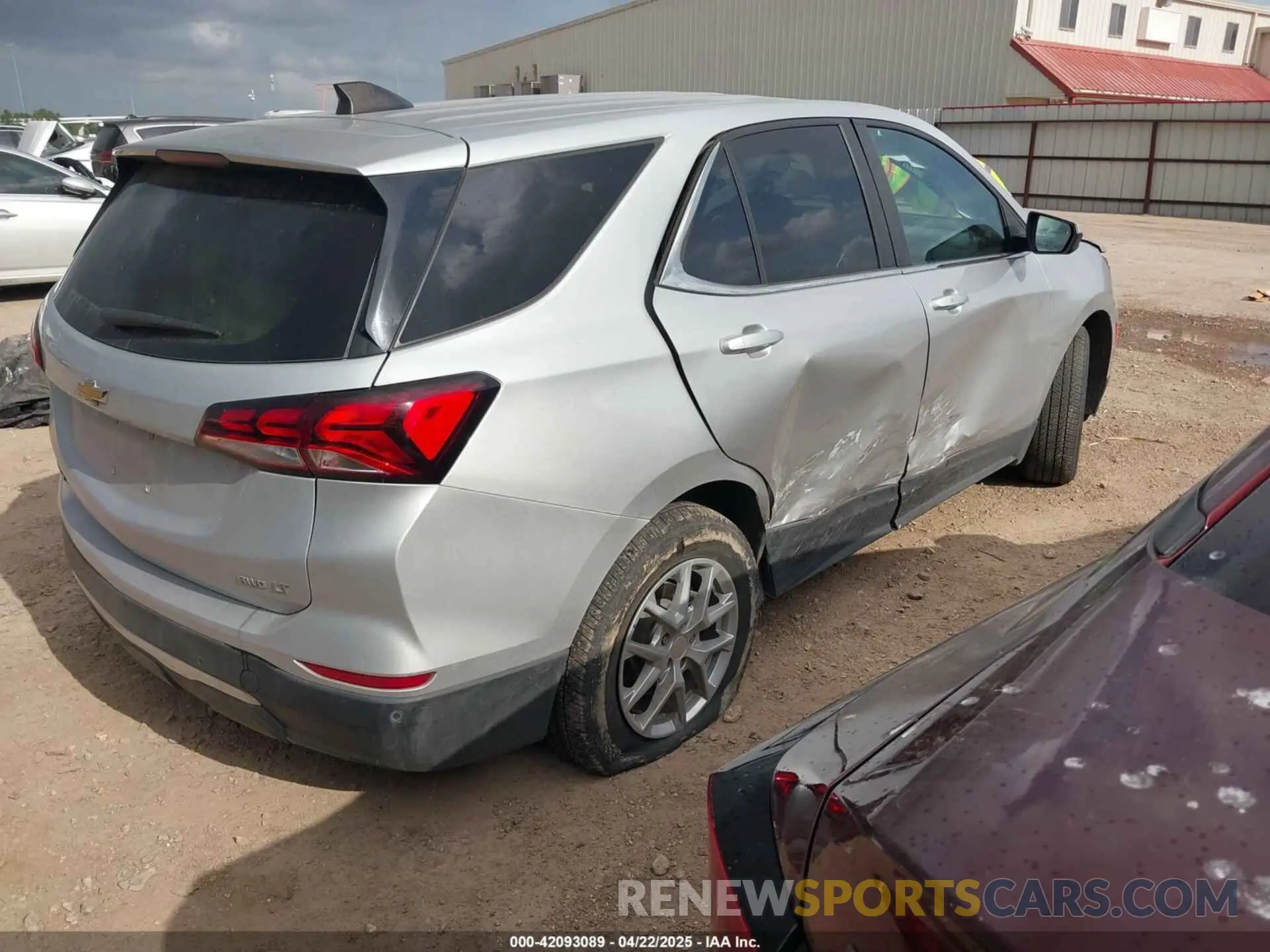 4 Photograph of a damaged car 3GNAXUEV8NL242161 CHEVROLET EQUINOX 2022